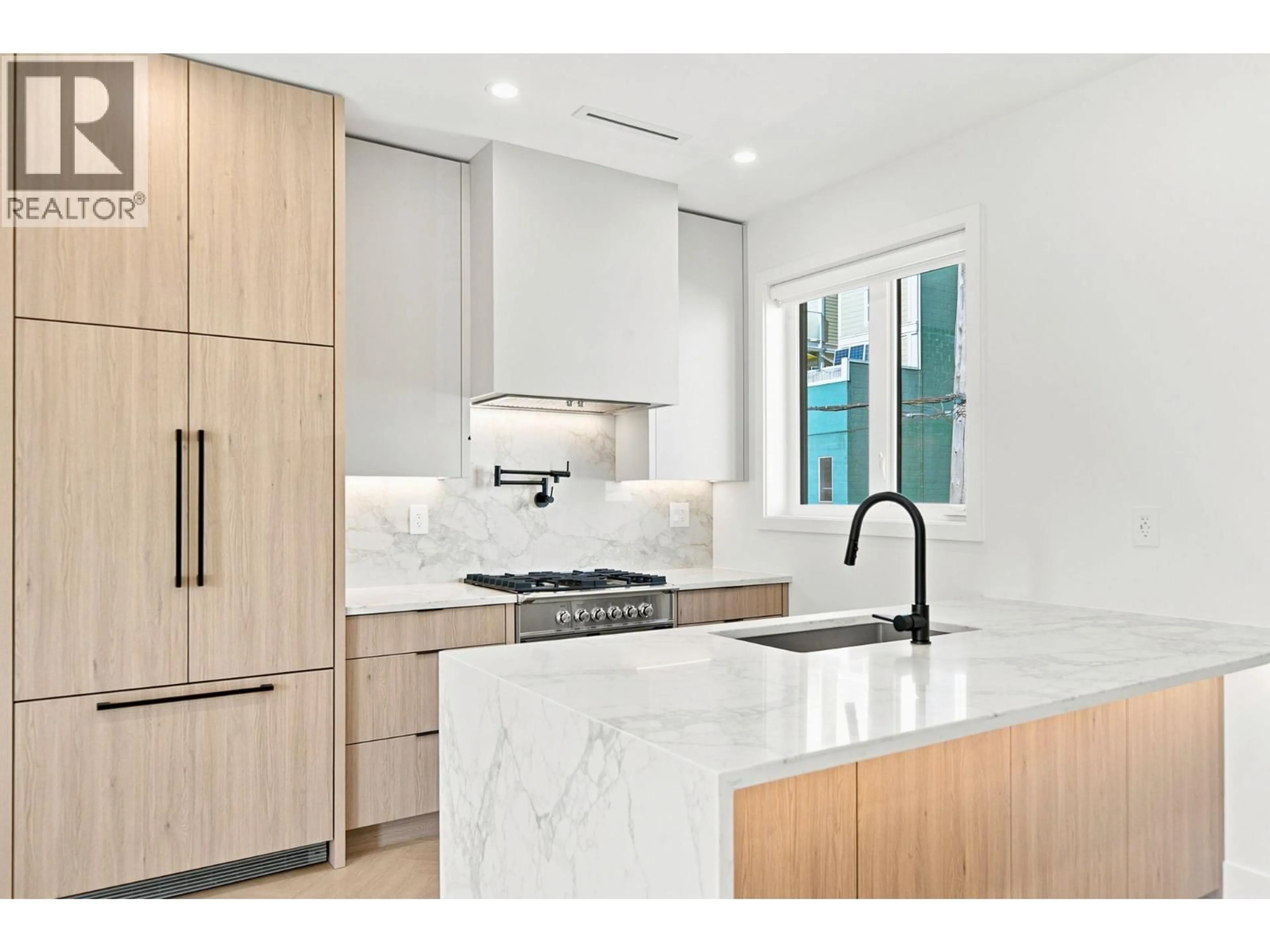 Contemporary kitchen, ceramic/tile floor for 3 - 646 E 23RD AVENUE, Vancouver British Columbia V5V1X8