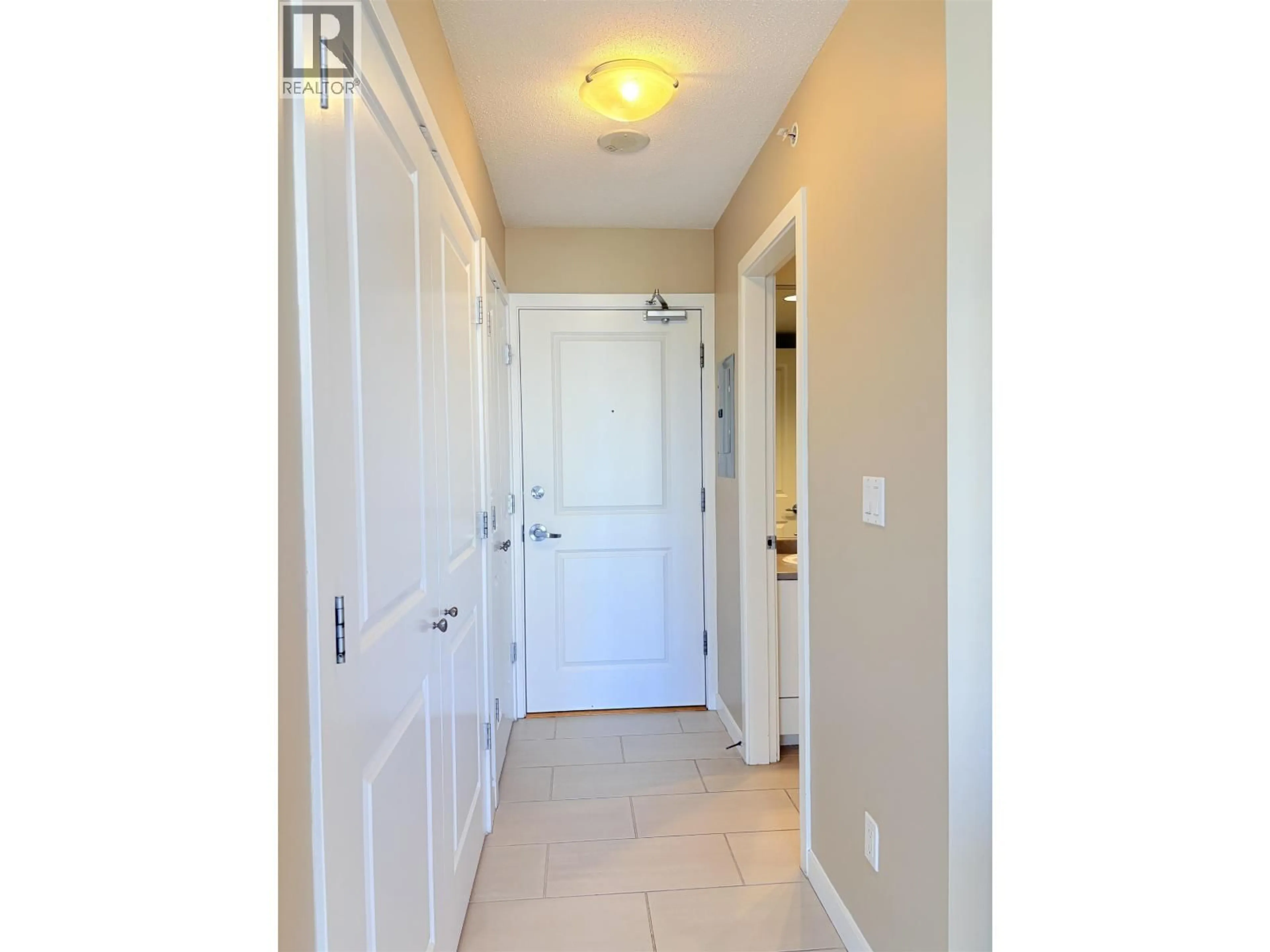 Indoor entryway for 602 - 4333 CENTRAL BOULEVARD, Burnaby British Columbia V5H4W8