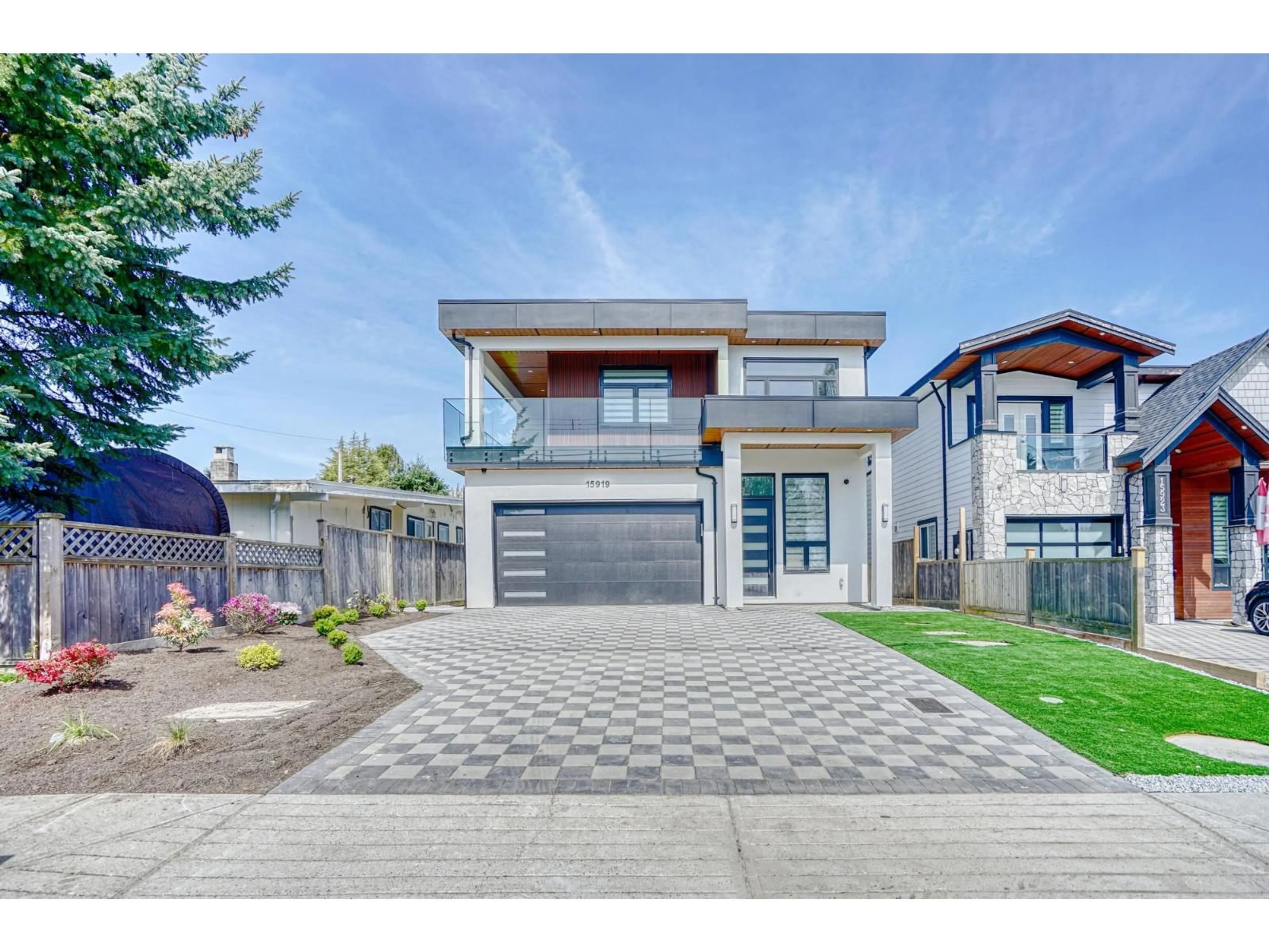 Home with brick exterior material, street for 15919 RUSSELL AVENUE, White Rock British Columbia V4B2S6