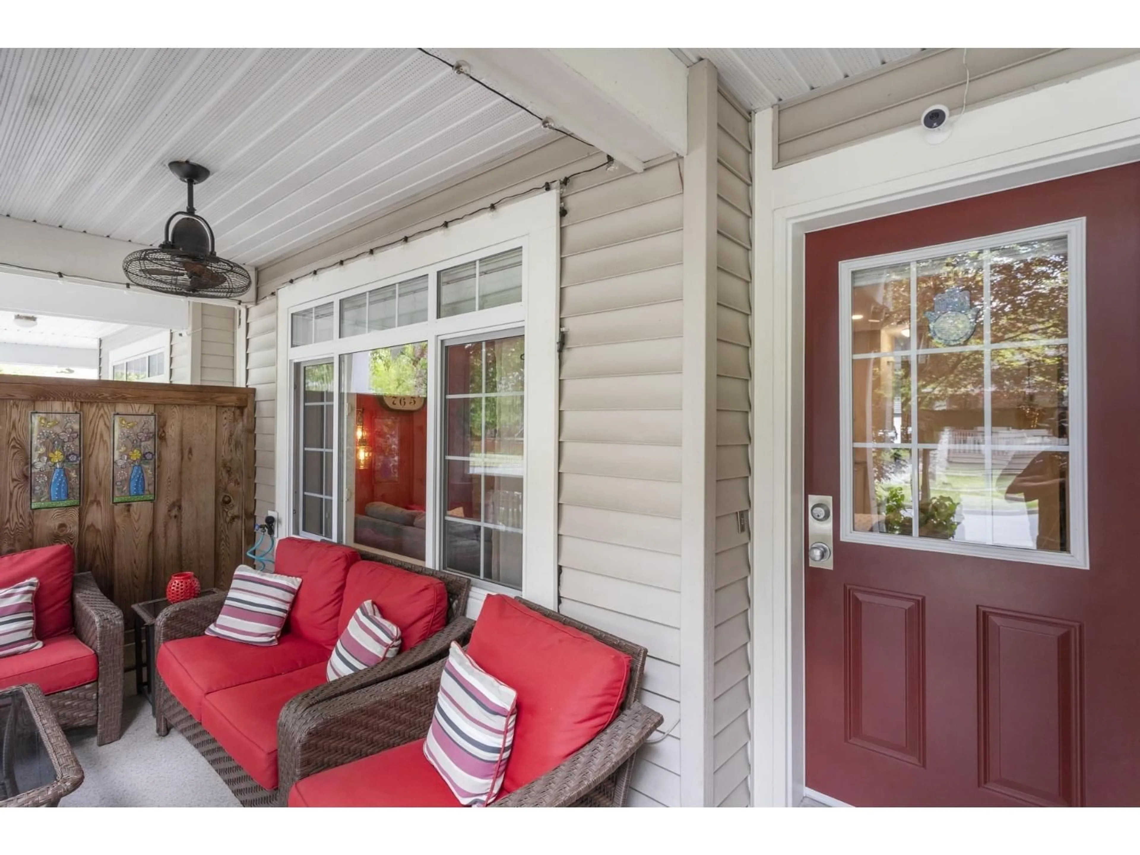 Indoor entryway for 73 - 6852 193 STREET, Surrey British Columbia V4N0C8