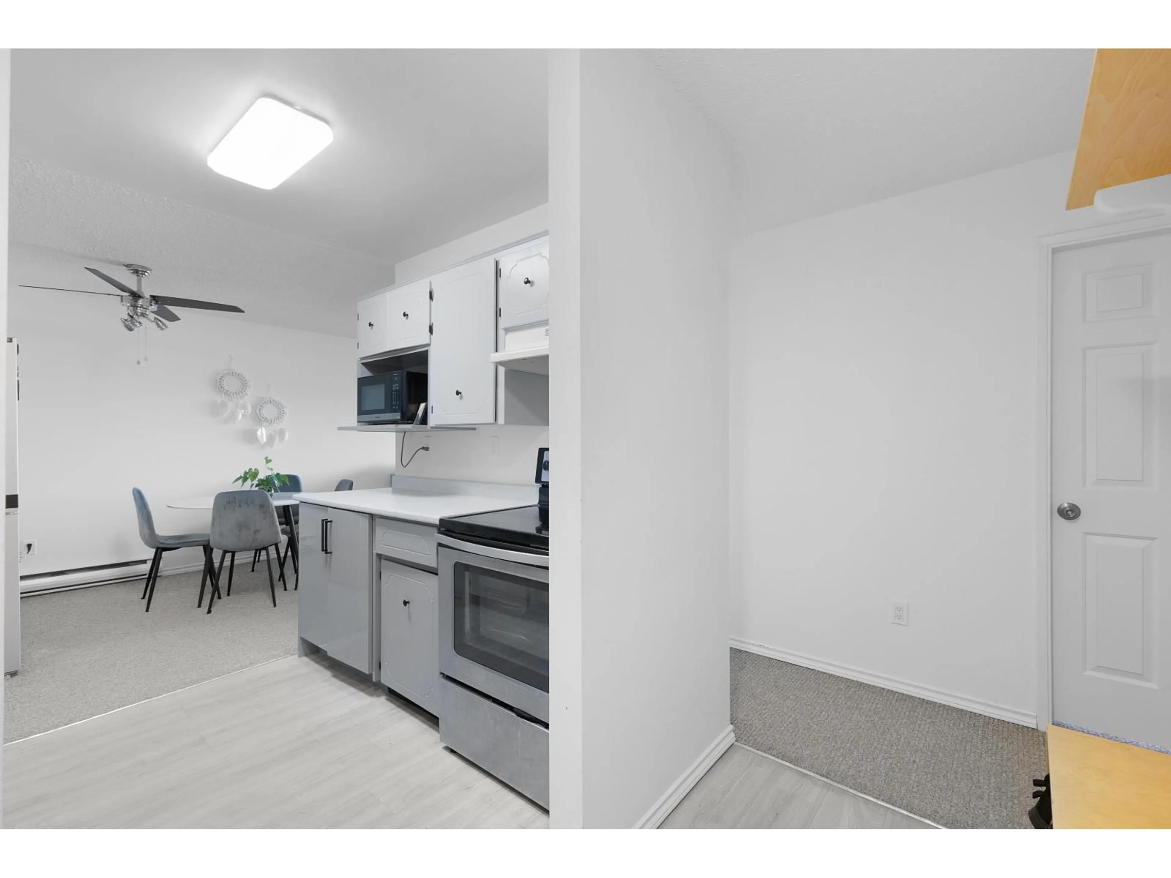 Standard kitchen, unknown for 205 - 3043 270 STREET, Langley British Columbia V4W3M2