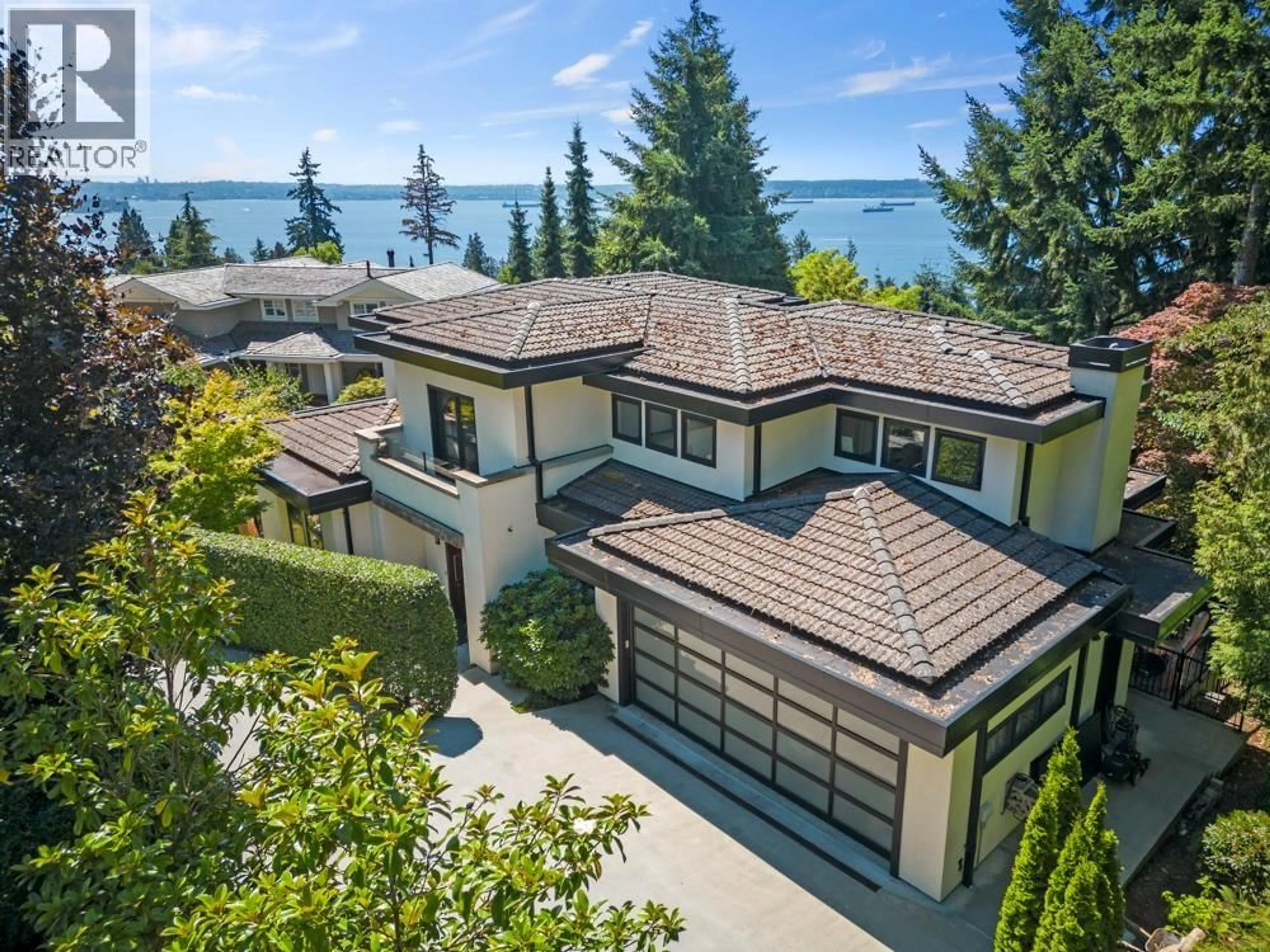 A pic from outside/outdoor area/front of a property/back of a property/a pic from drone, water/lake/river/ocean view for 2650 ROSEBERY AVENUE, West Vancouver British Columbia V7V3A2