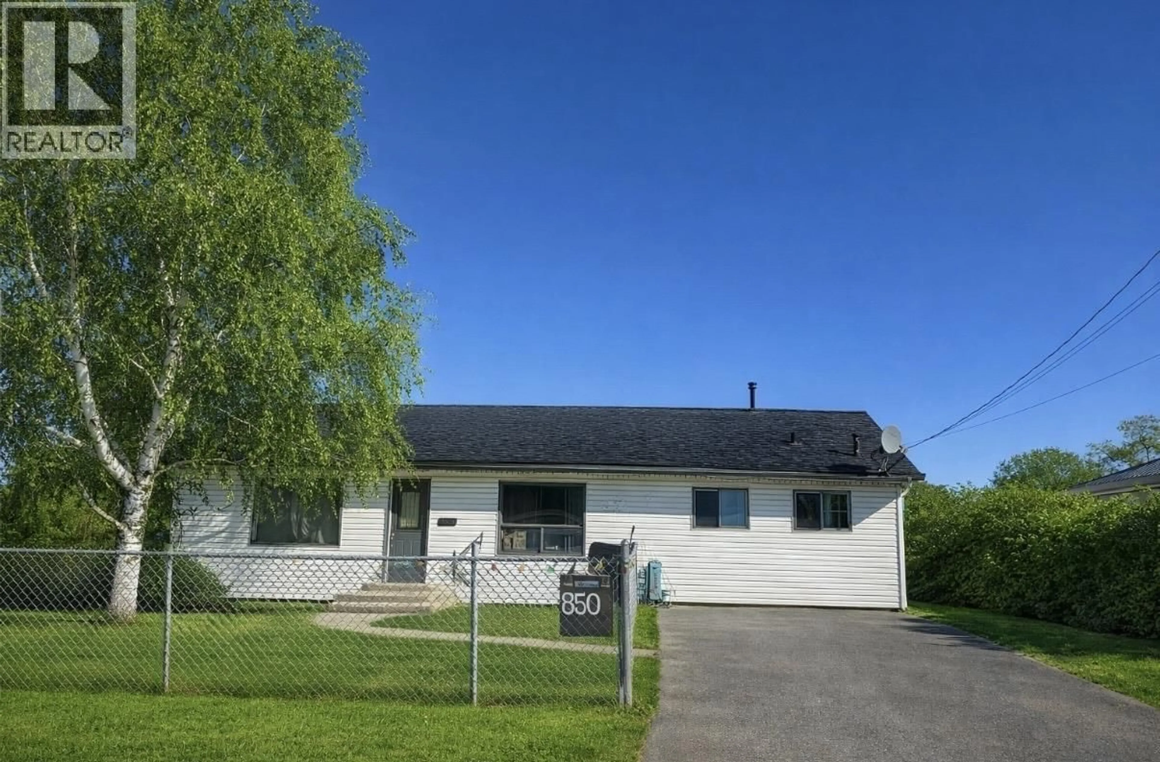 Home with vinyl exterior material, street for 8508 98 AVENUE, Fort St. John British Columbia V1J1P7