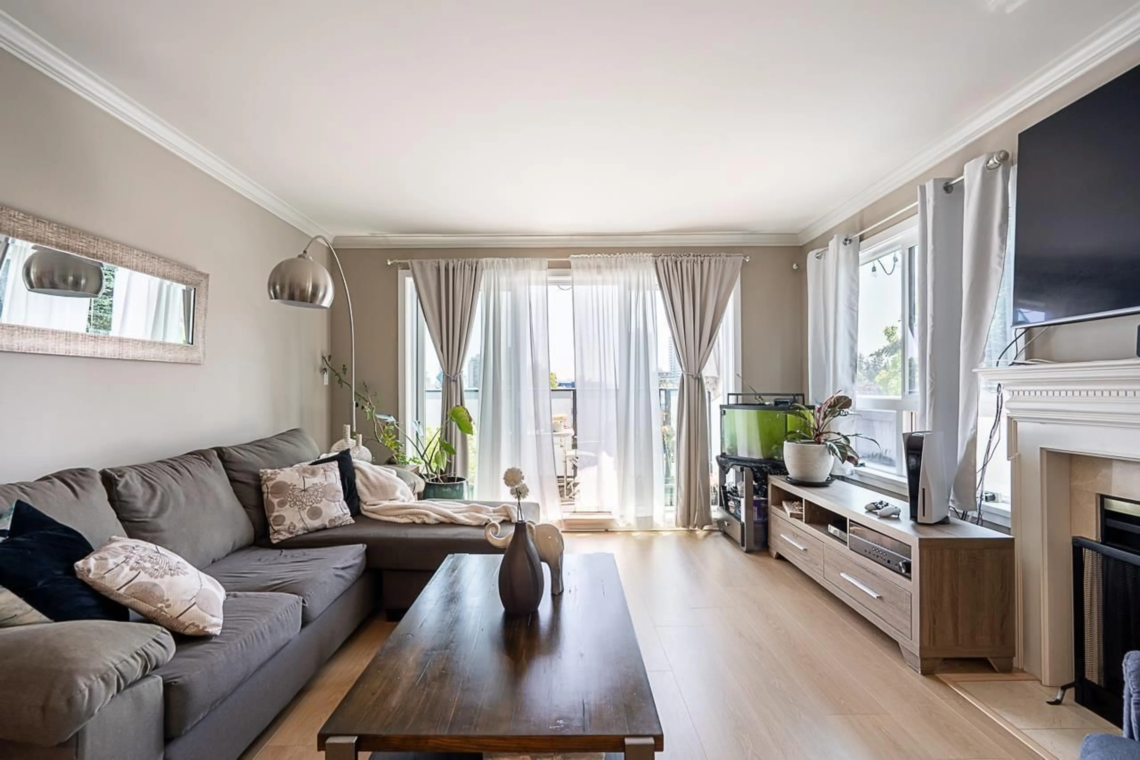 Living room with furniture, wood/laminate floor for 313 - 1830 SOUTHMERE CRESCENT EAST, Surrey British Columbia V4A9C2