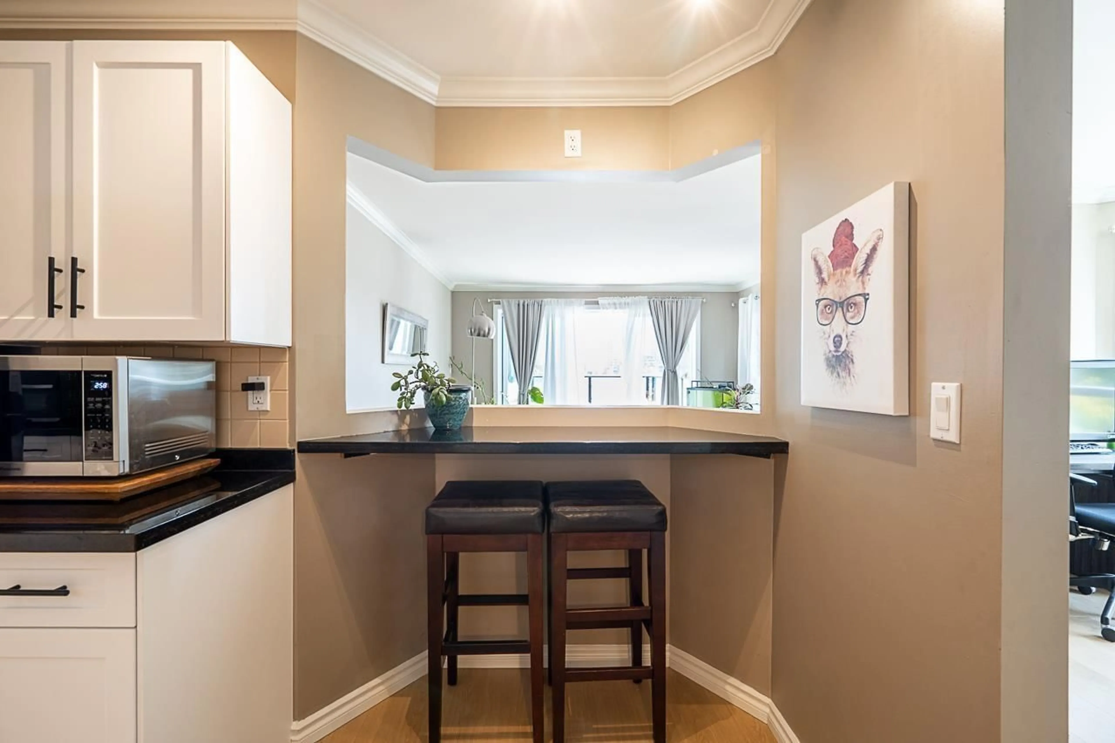 Indoor entryway for 313 - 1830 SOUTHMERE CRESCENT EAST, Surrey British Columbia V4A9C2