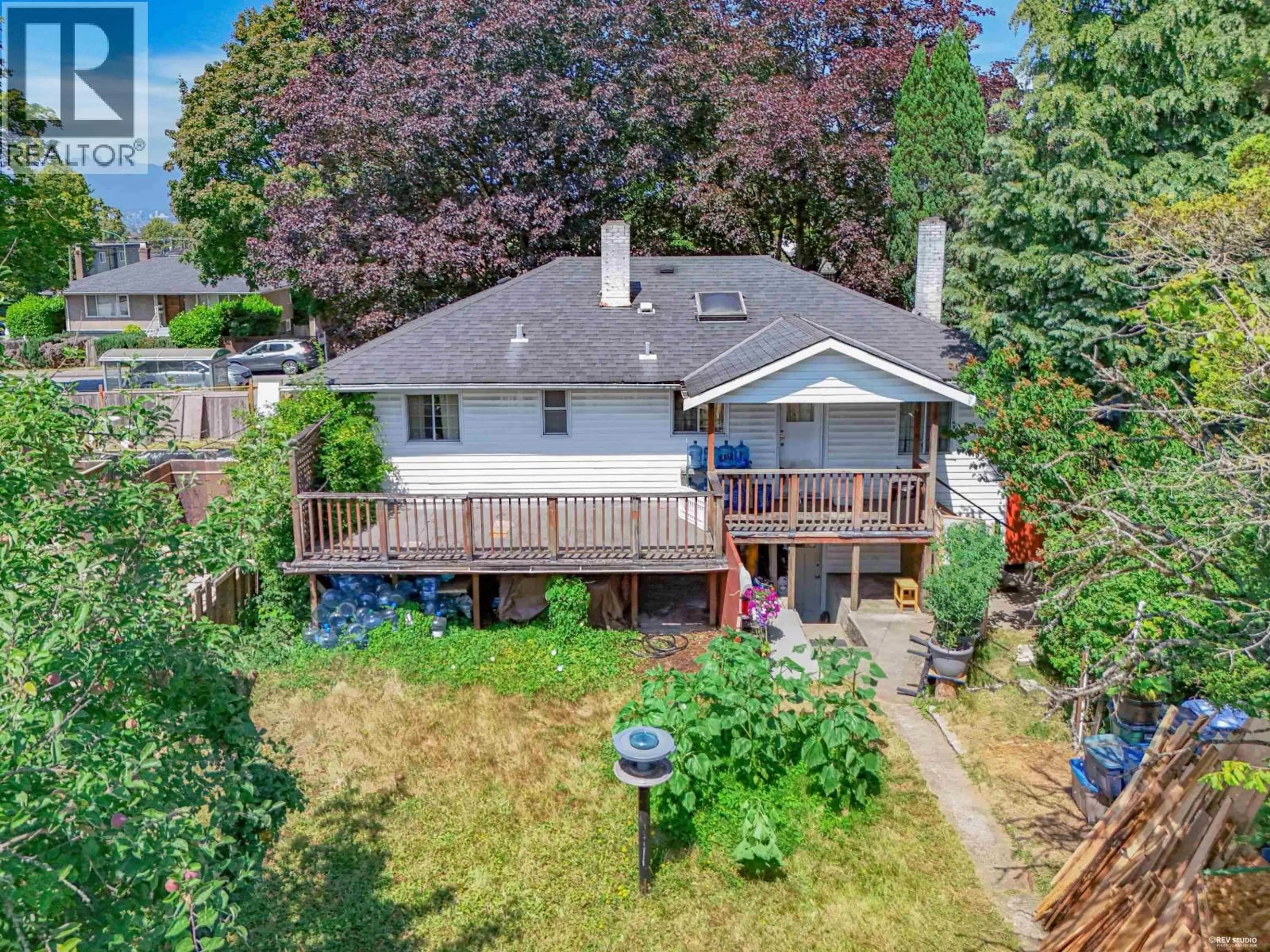 A pic from outside/outdoor area/front of a property/back of a property/a pic from drone, street for 3822 KINCAID STREET, Burnaby British Columbia V5G1V4