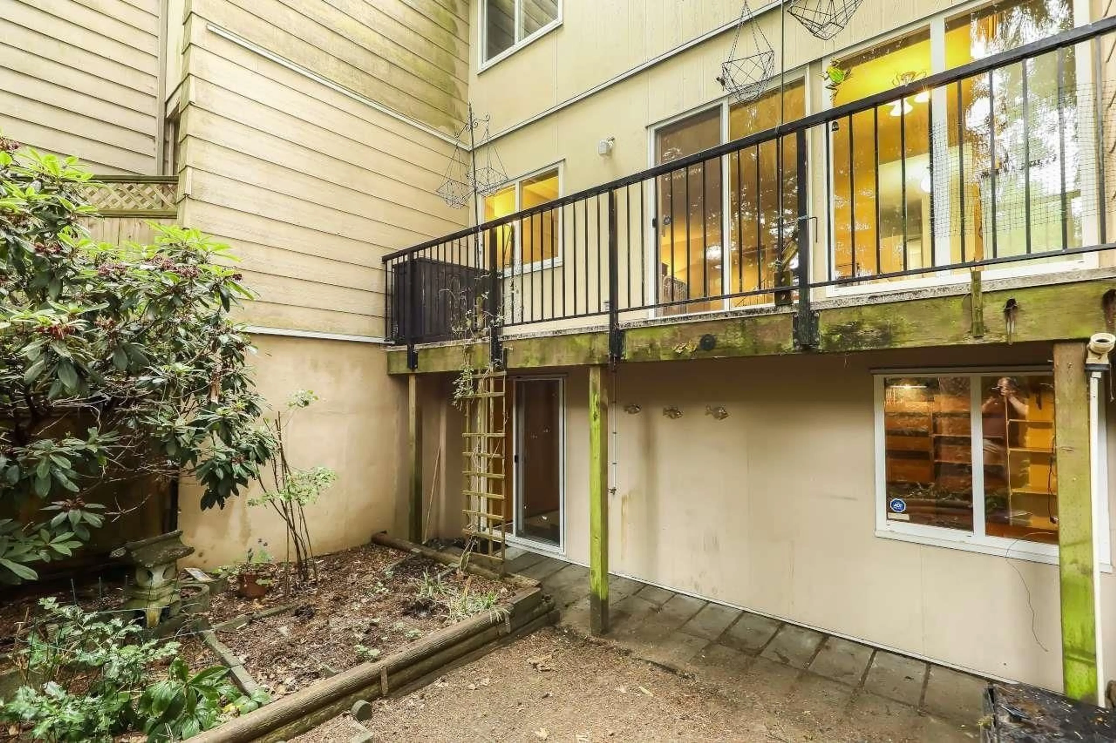 Patio, street for 41 - 10555 153 STREET, Surrey British Columbia V3R4H8
