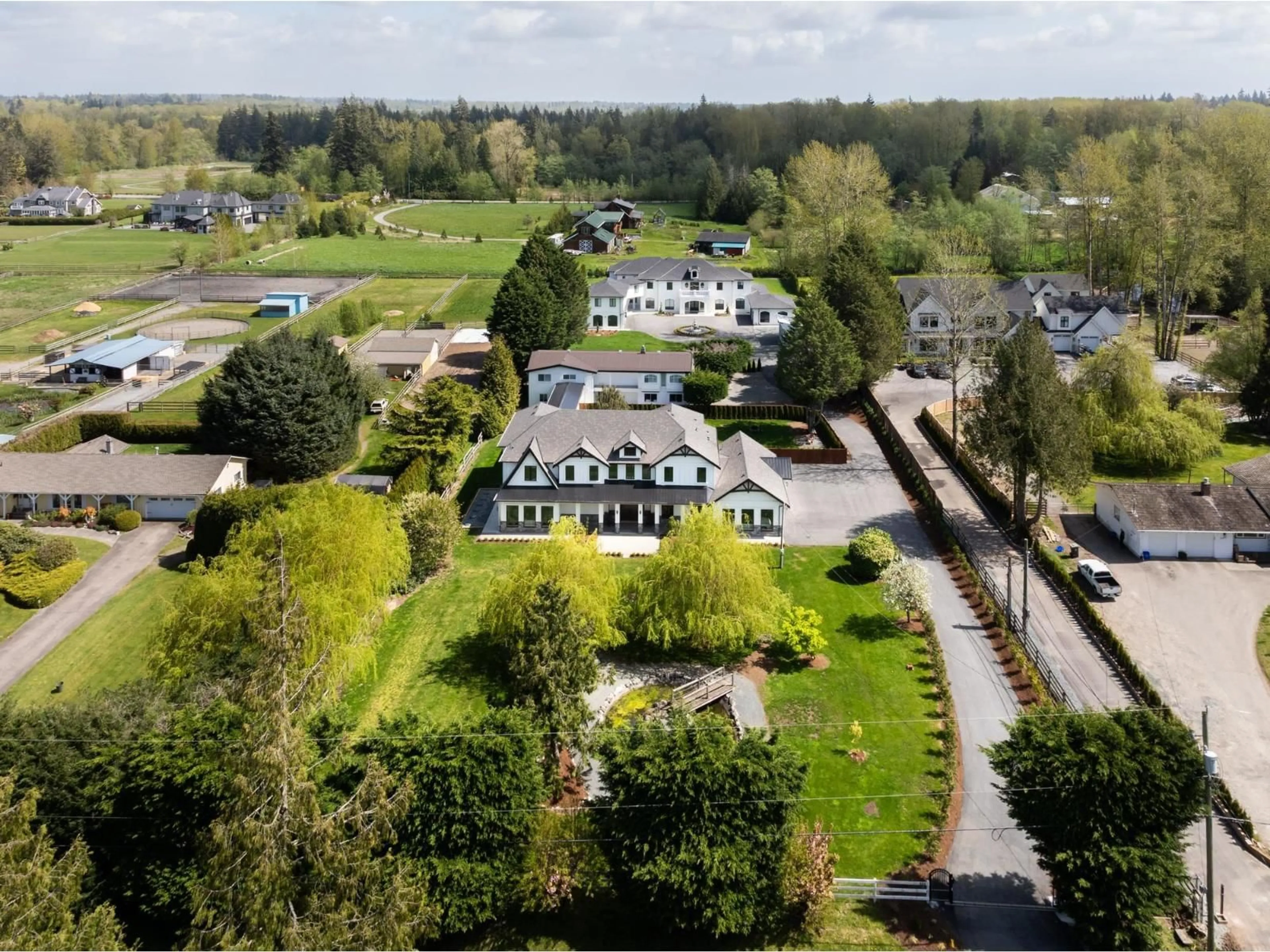 A pic from outside/outdoor area/front of a property/back of a property/a pic from drone, street for 1 - 606 202 STREET, Langley British Columbia V2Z1V7