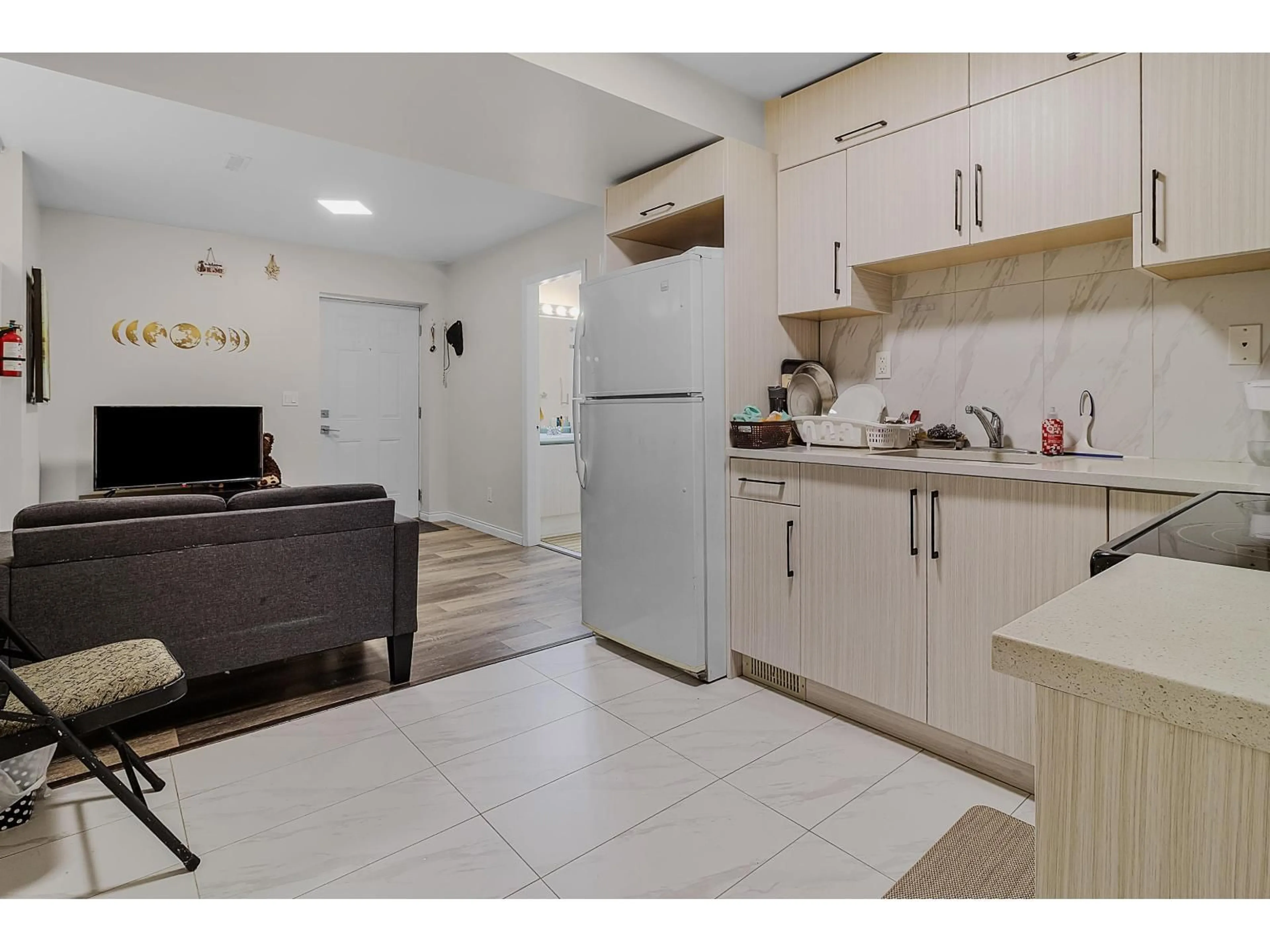 Standard kitchen, ceramic/tile floor for 14891 57B AVENUE, Surrey British Columbia V3S8W5