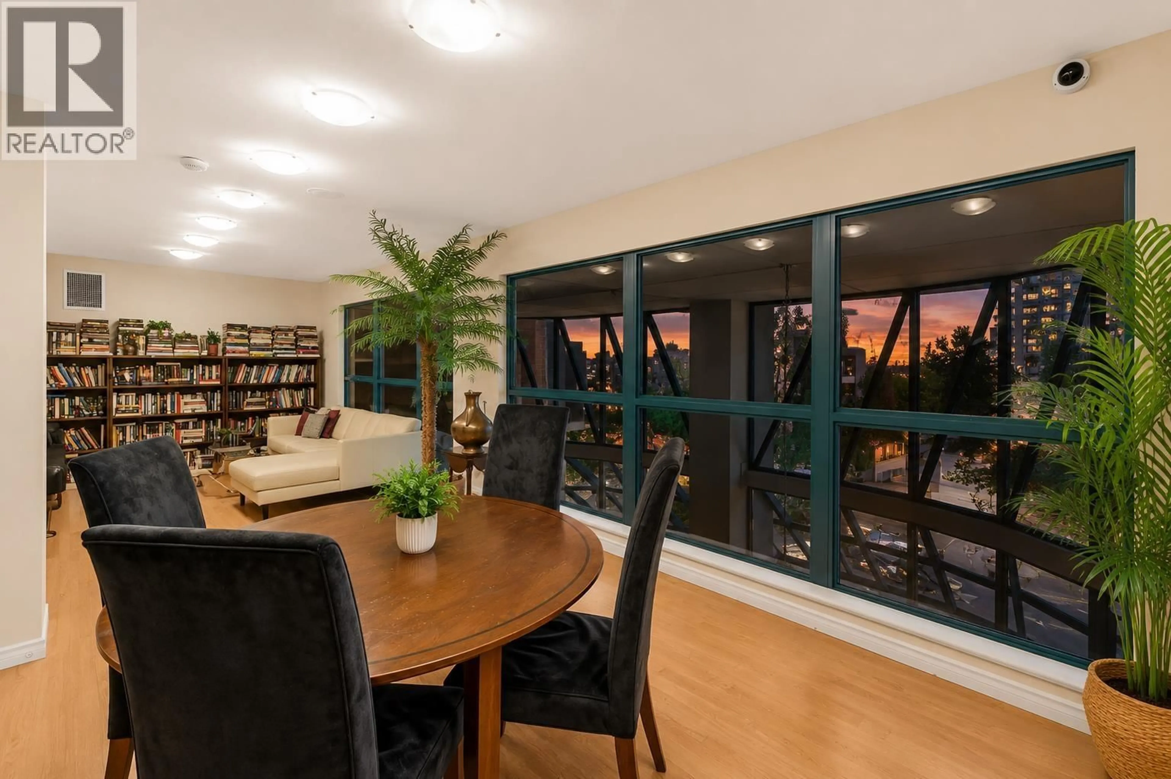 Dining room, wood/laminate floor for 304 - 939 HOMER STREET, Vancouver British Columbia V6B2W6