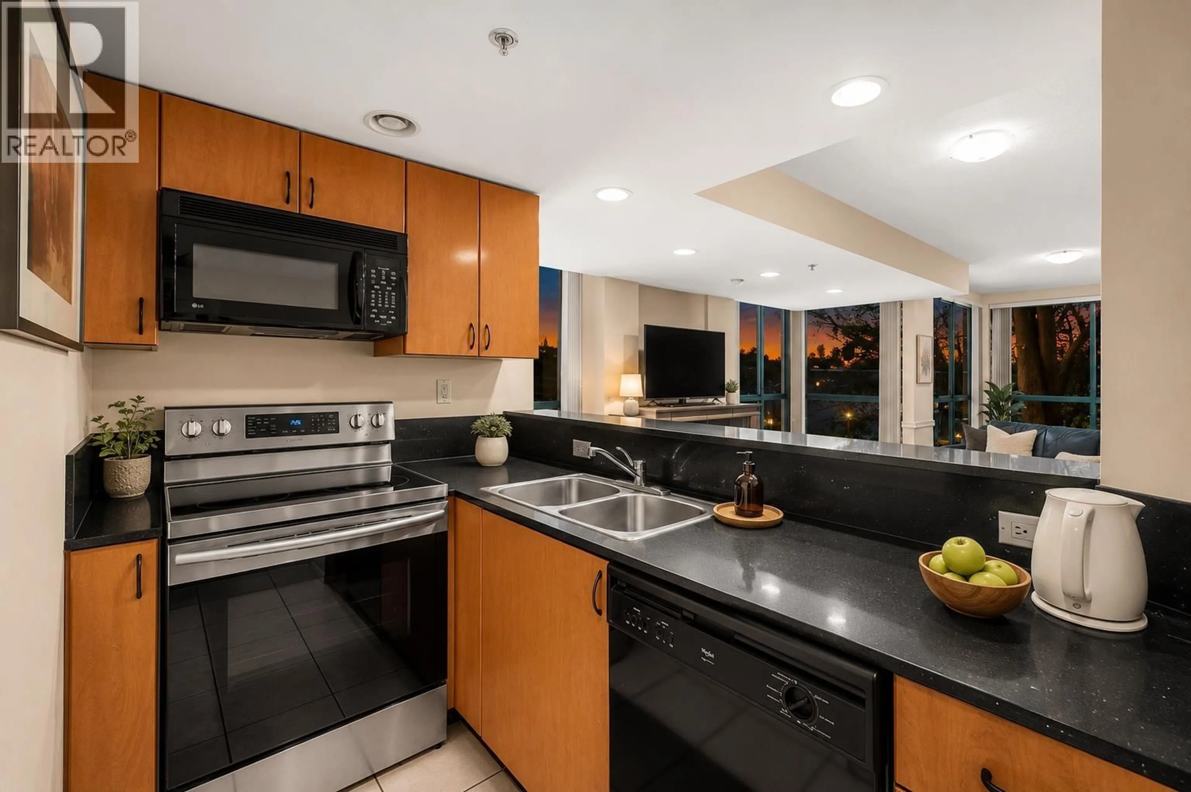 Open concept kitchen, ceramic/tile floor for 304 - 939 HOMER STREET, Vancouver British Columbia V6B2W6