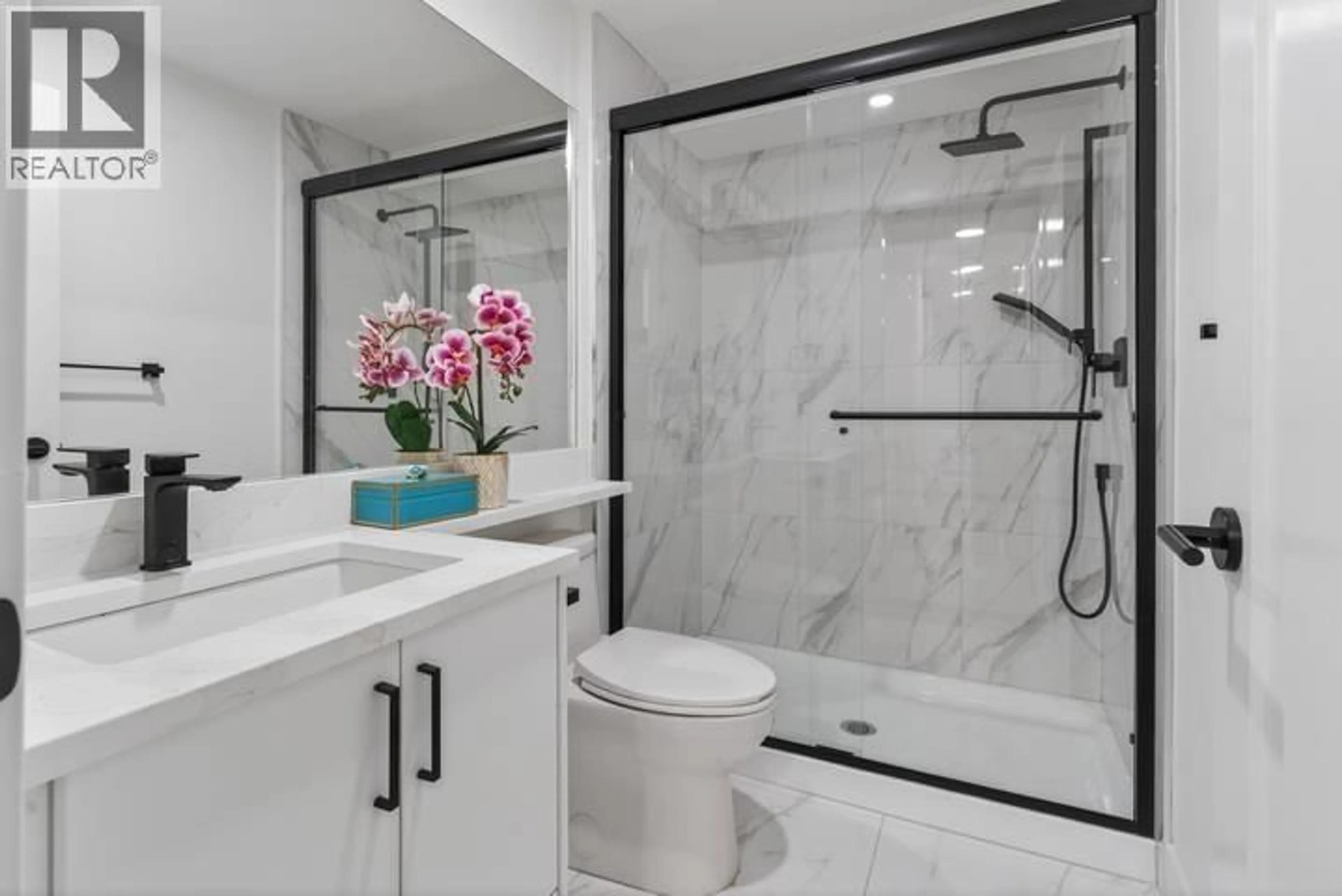 Contemporary bathroom, ceramic/tile floor for 14 - 8977 SPIRES ROAD, Richmond British Columbia V6Y1W6