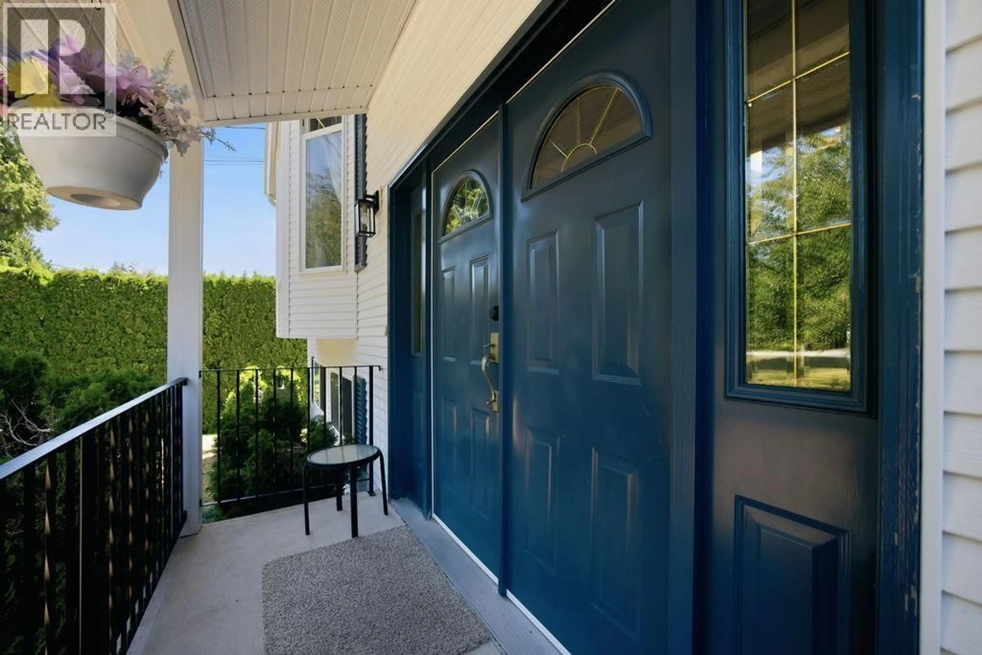 Indoor entryway for 1137 SUNNYSIDE ROAD, Gibsons British Columbia V0N1V3