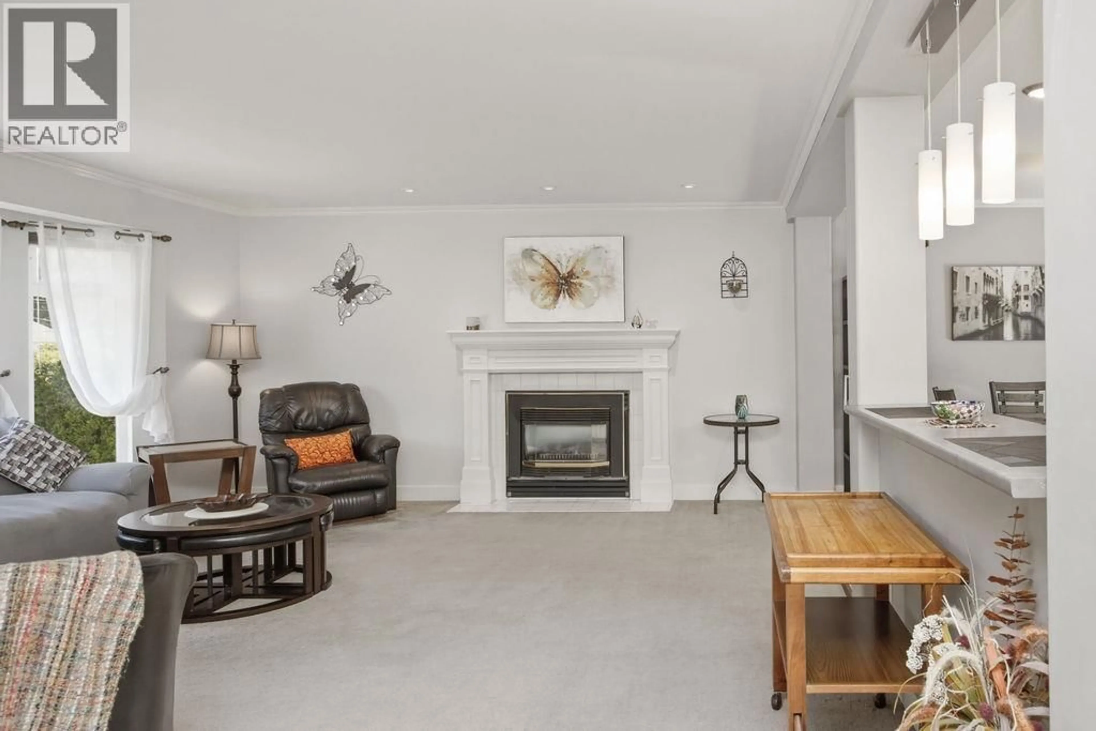 Living room with furniture, unknown for 1137 SUNNYSIDE ROAD, Gibsons British Columbia V0N1V3