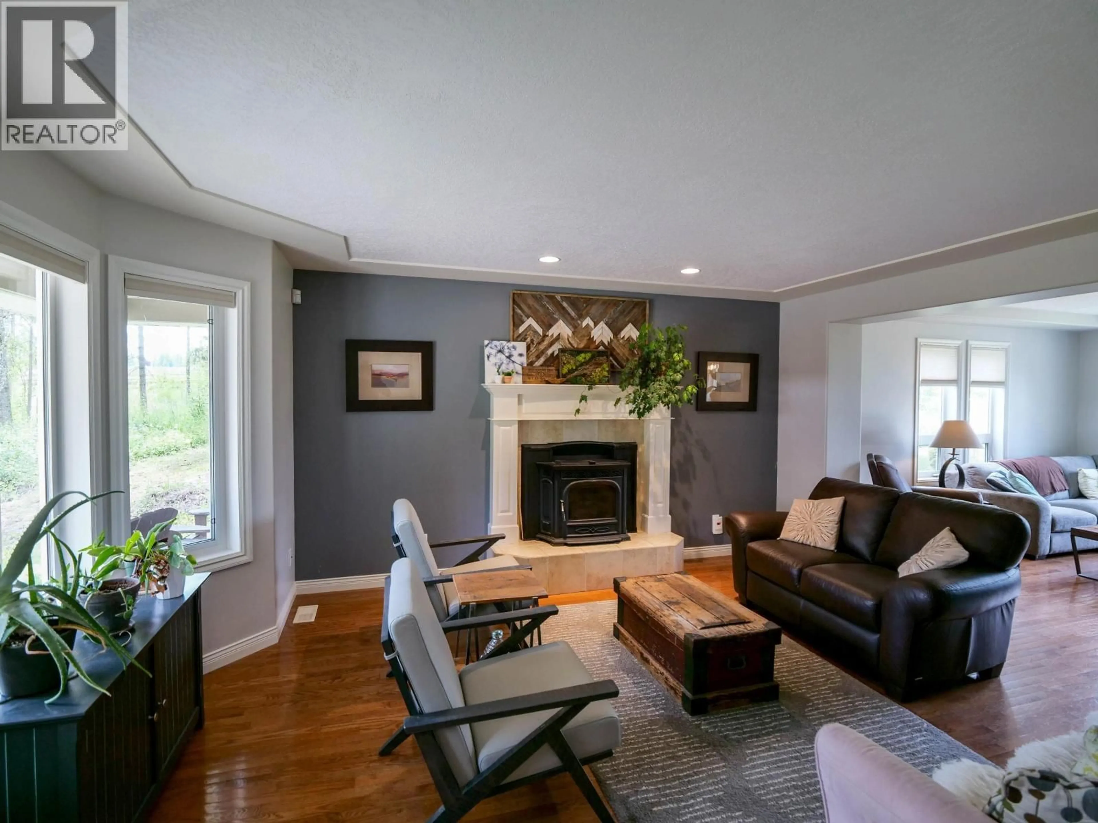 Living room with furniture, wood/laminate floor for 1551 VIEW DRIVE, Quesnel British Columbia V2J6G1