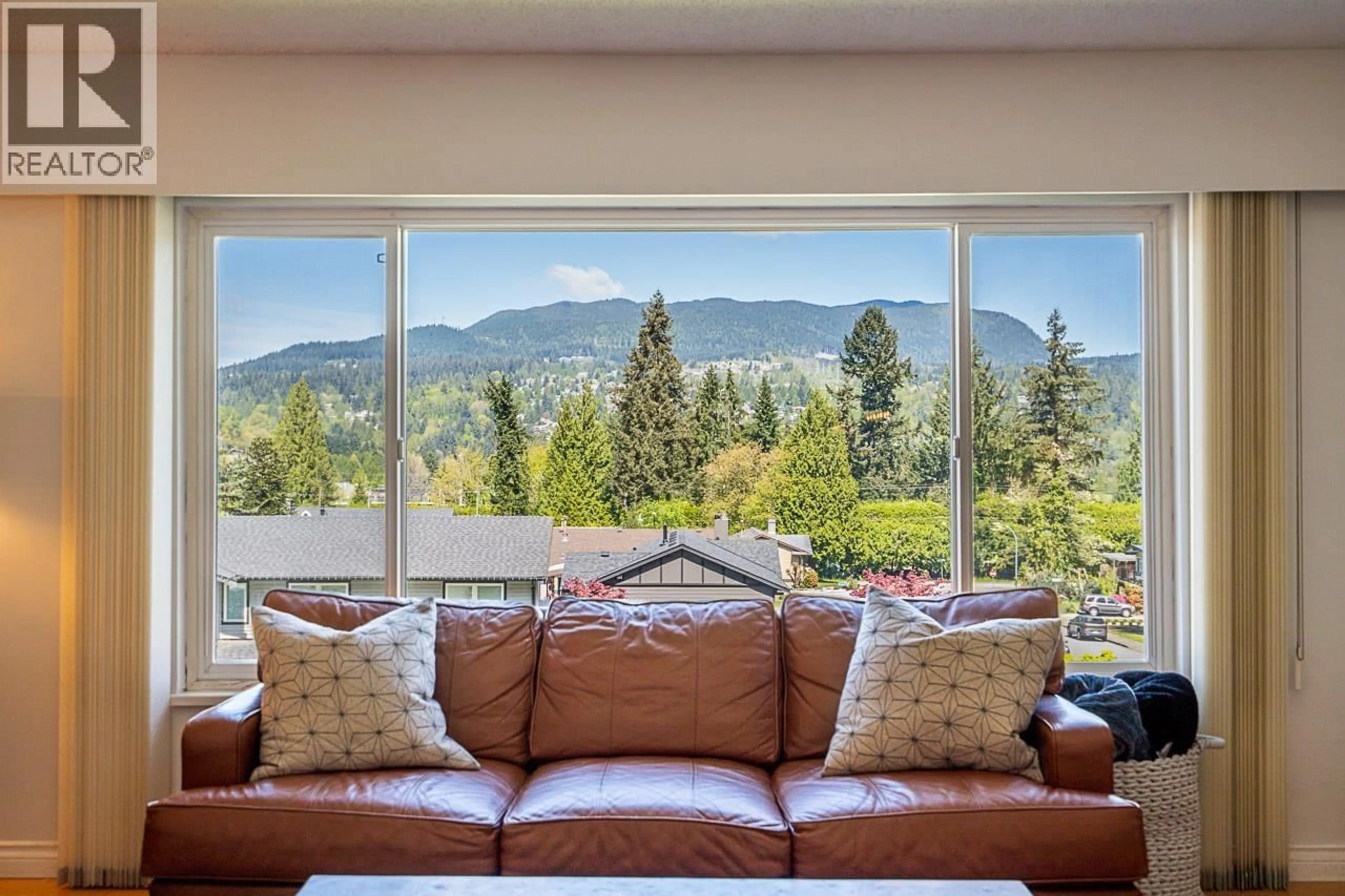 Living room with furniture, unknown for 1062 SPAR DRIVE, Coquitlam British Columbia V3H3G8