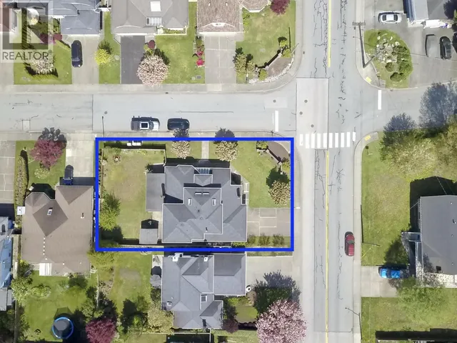 1888 WALNUT CRESCENT, Coquitlam 2