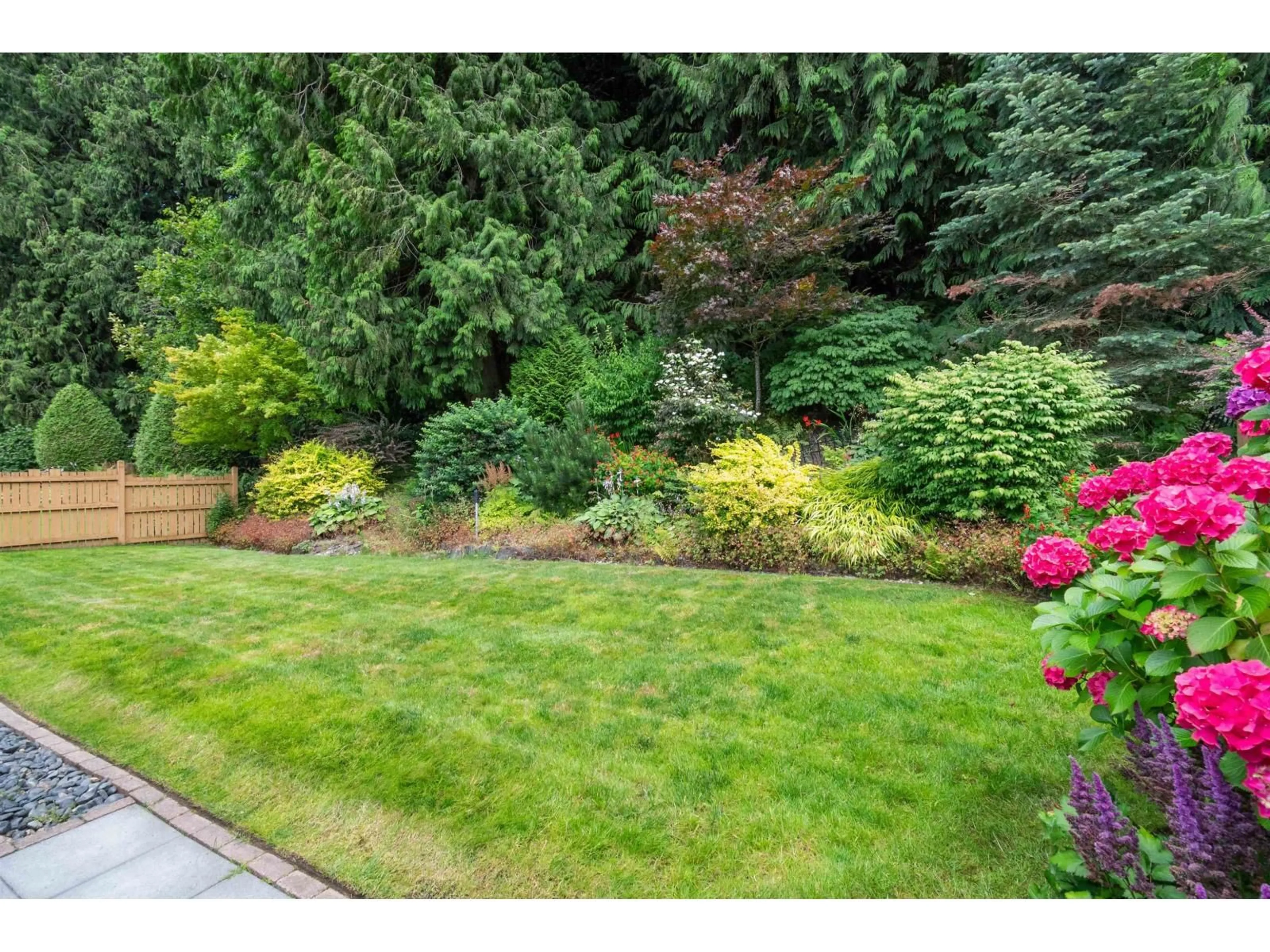 A pic from outside/outdoor area/front of a property/back of a property/a pic from drone, unknown for 136 - 46000 THOMAS ROAD, Chilliwack British Columbia V2R5W6