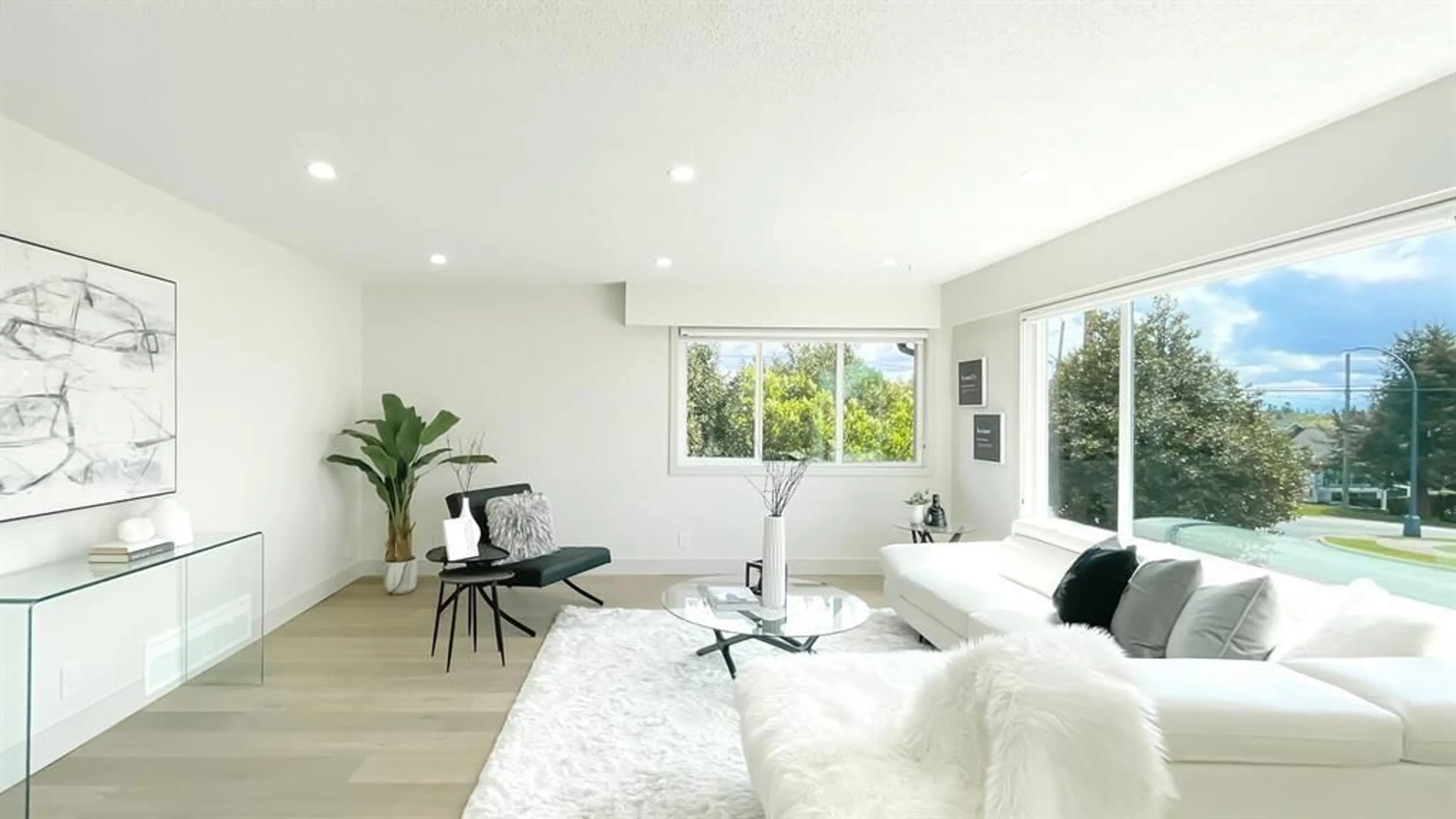 Living room with furniture, unknown for 15891 PACIFIC AVENUE, White Rock British Columbia V4B1S8