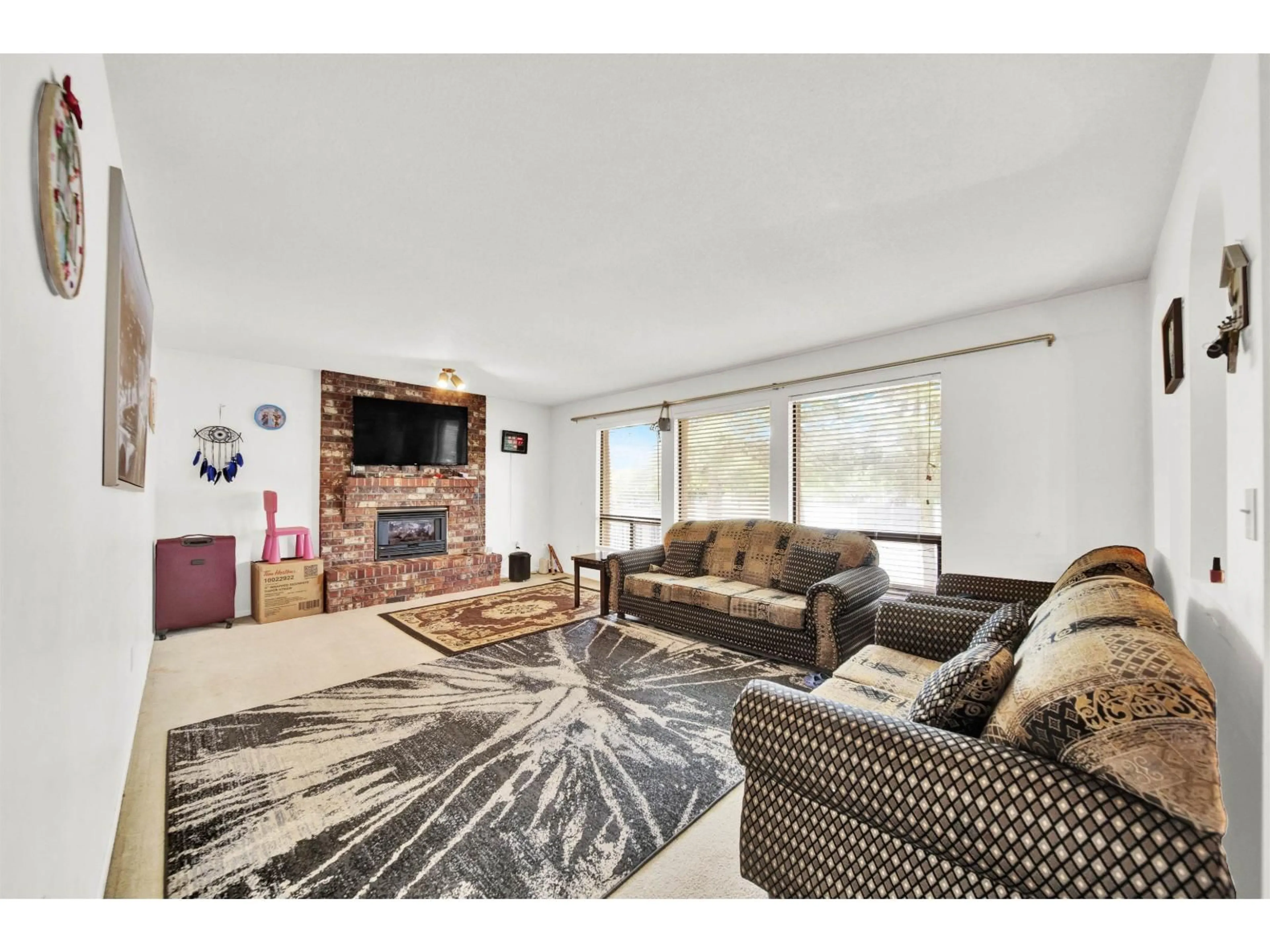 Living room with furniture, unknown for 27191 28A AVENUE, Langley British Columbia V4W3A4