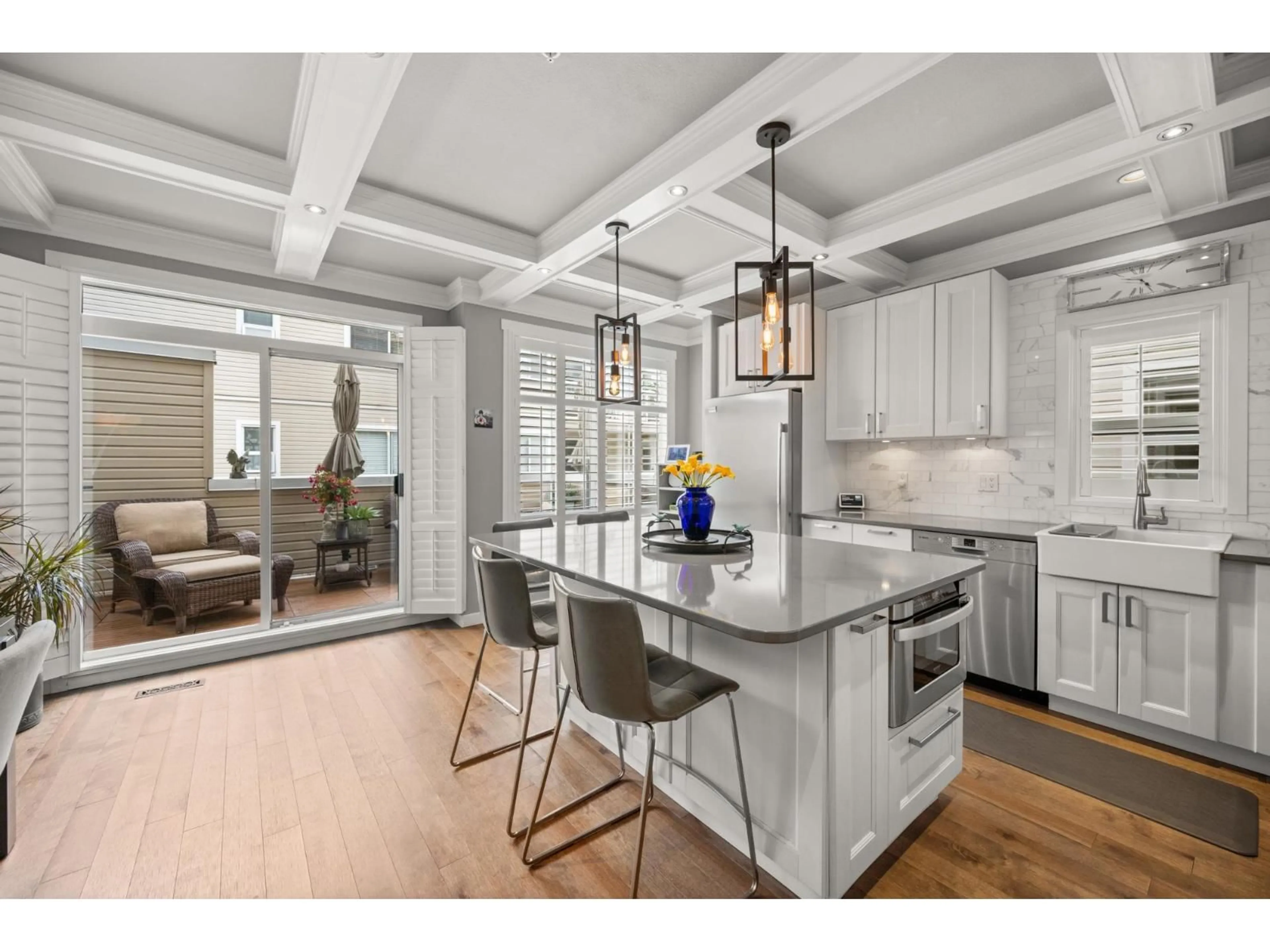 Open concept kitchen, ceramic/tile floor for 1157 VIDAL STREET, White Rock British Columbia V4B3T4