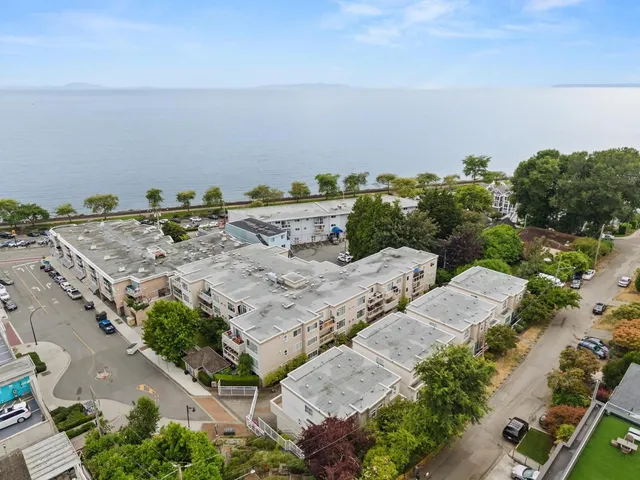 1157 VIDAL STREET, White Rock 2