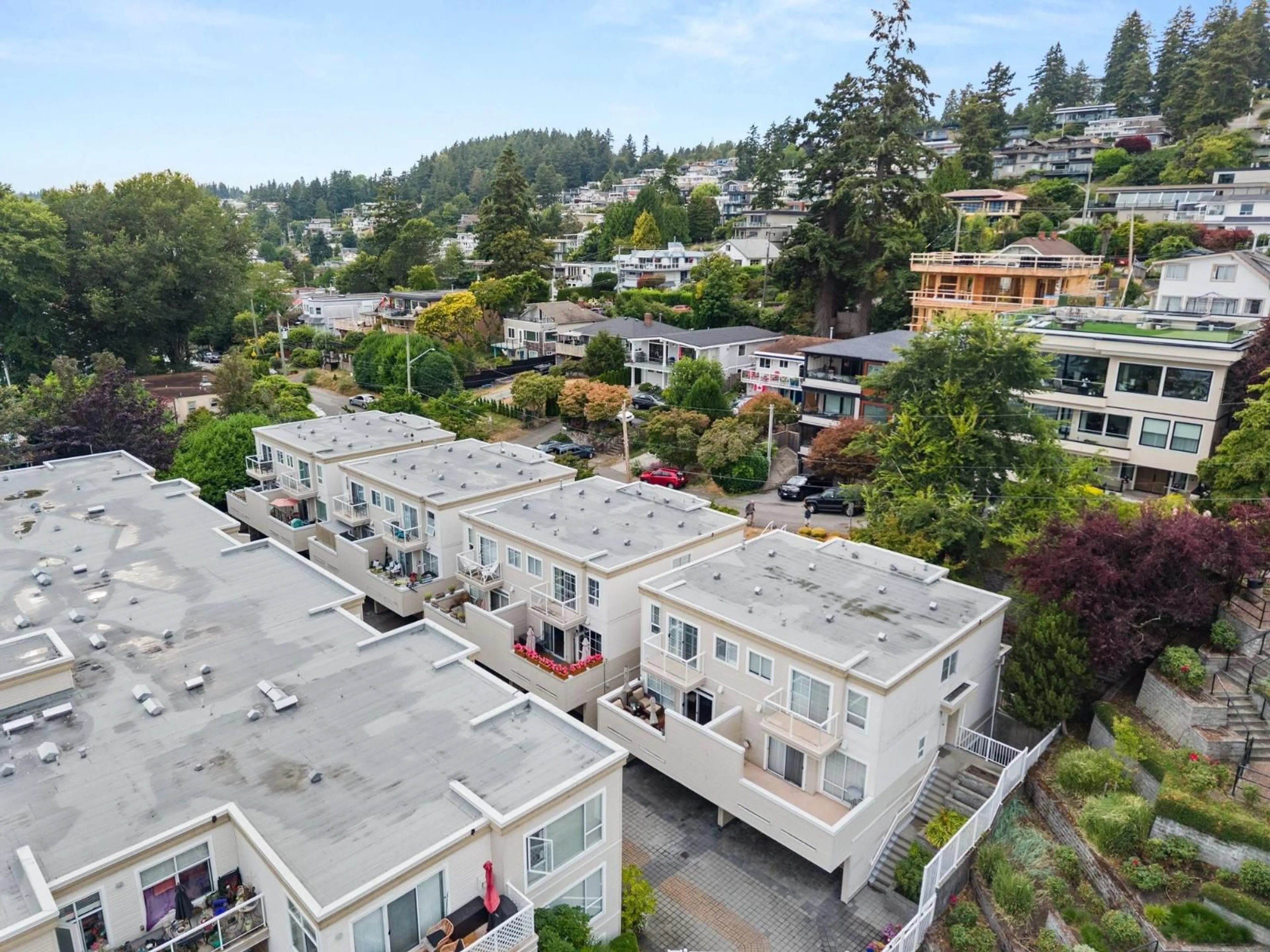 A pic from outside/outdoor area/front of a property/back of a property/a pic from drone, unknown for 1157 VIDAL STREET, White Rock British Columbia V4B3T4
