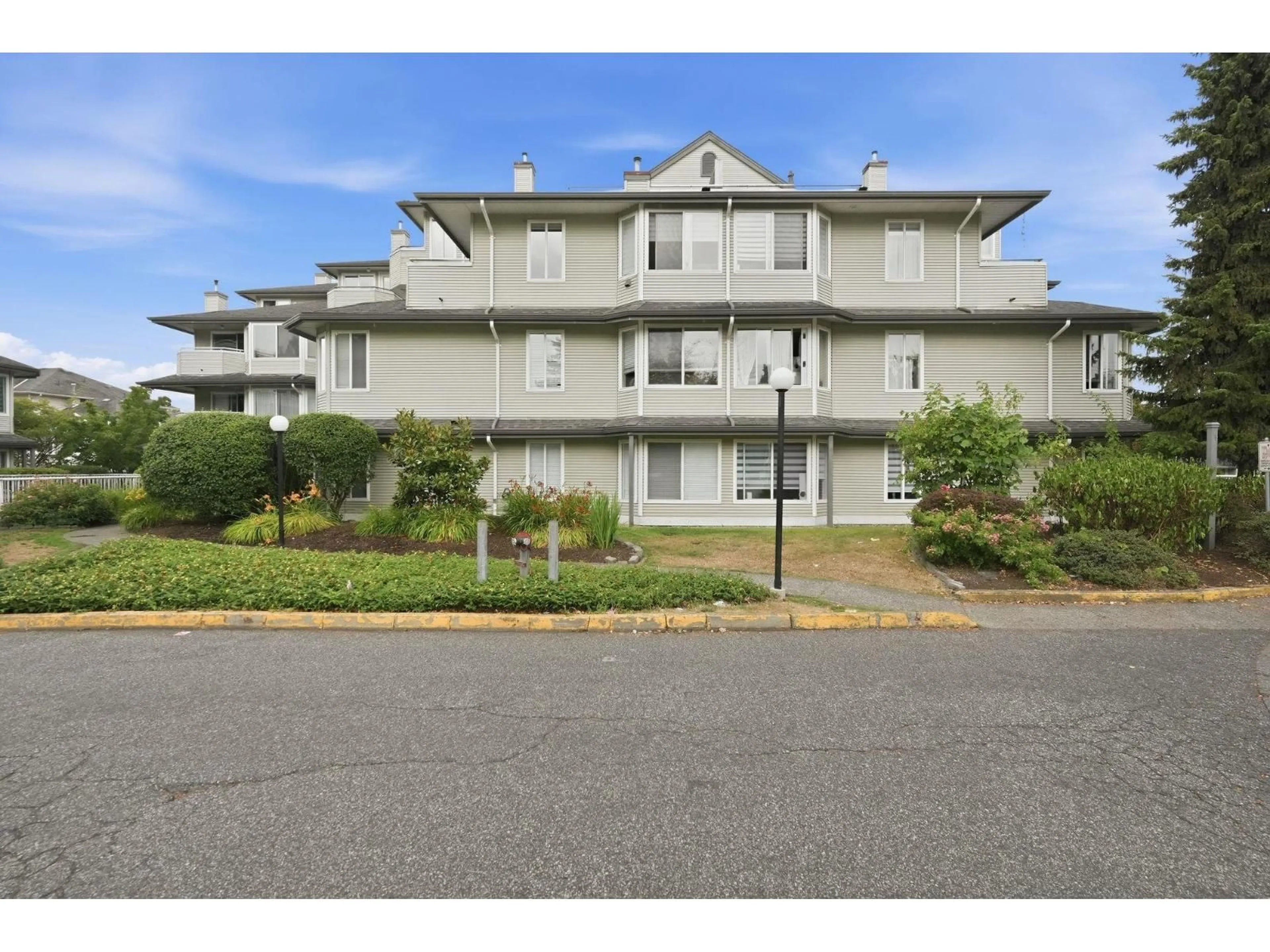 Unknown for 304 - 12130 80 AVENUE, Surrey British Columbia V3W0V2