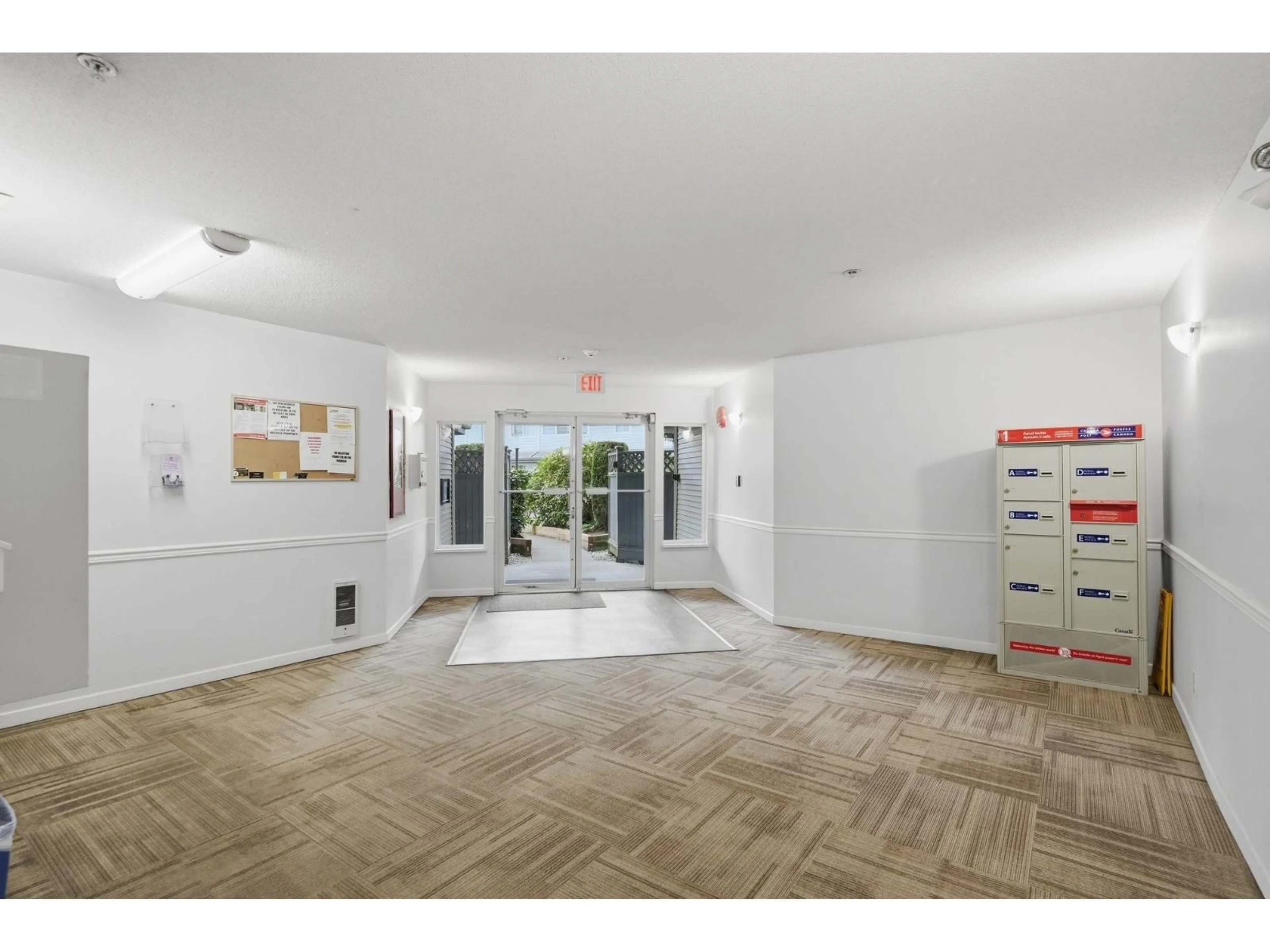 Indoor foyer for 304 - 12130 80 AVENUE, Surrey British Columbia V3W0V2