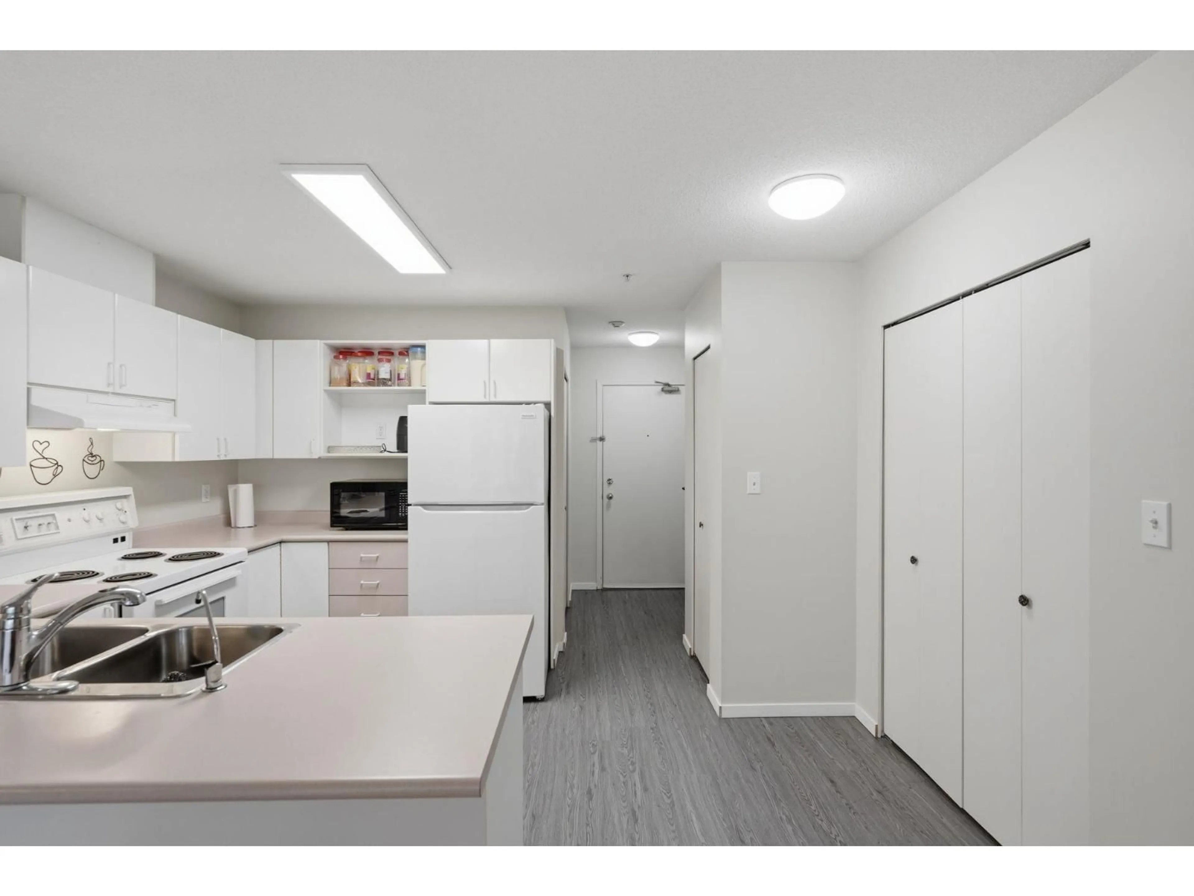 Standard kitchen, unknown for 304 - 12130 80 AVENUE, Surrey British Columbia V3W0V2