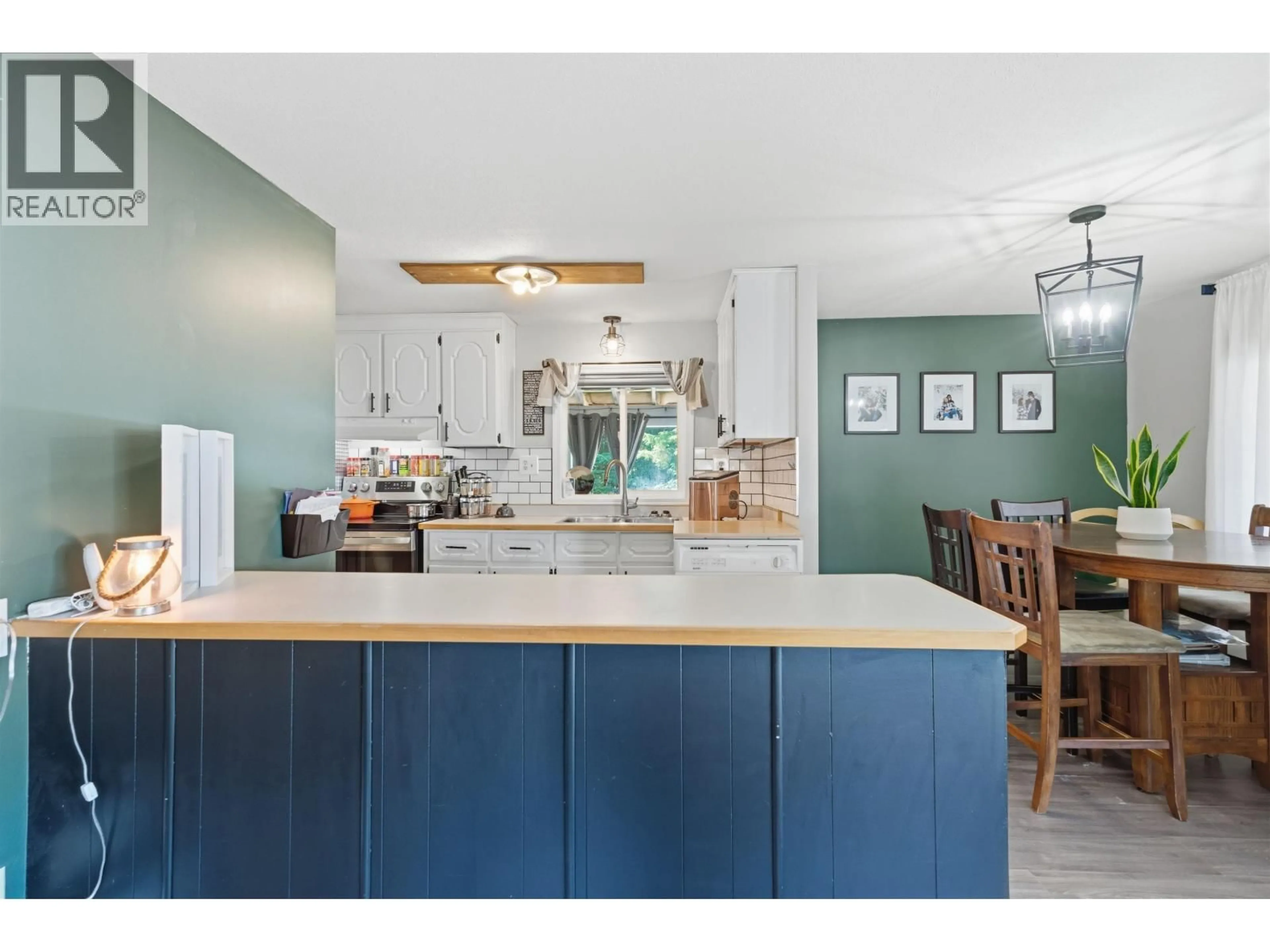 Open concept kitchen, unknown for 2337 HEMLOCK STREET, Terrace British Columbia V8G5B2