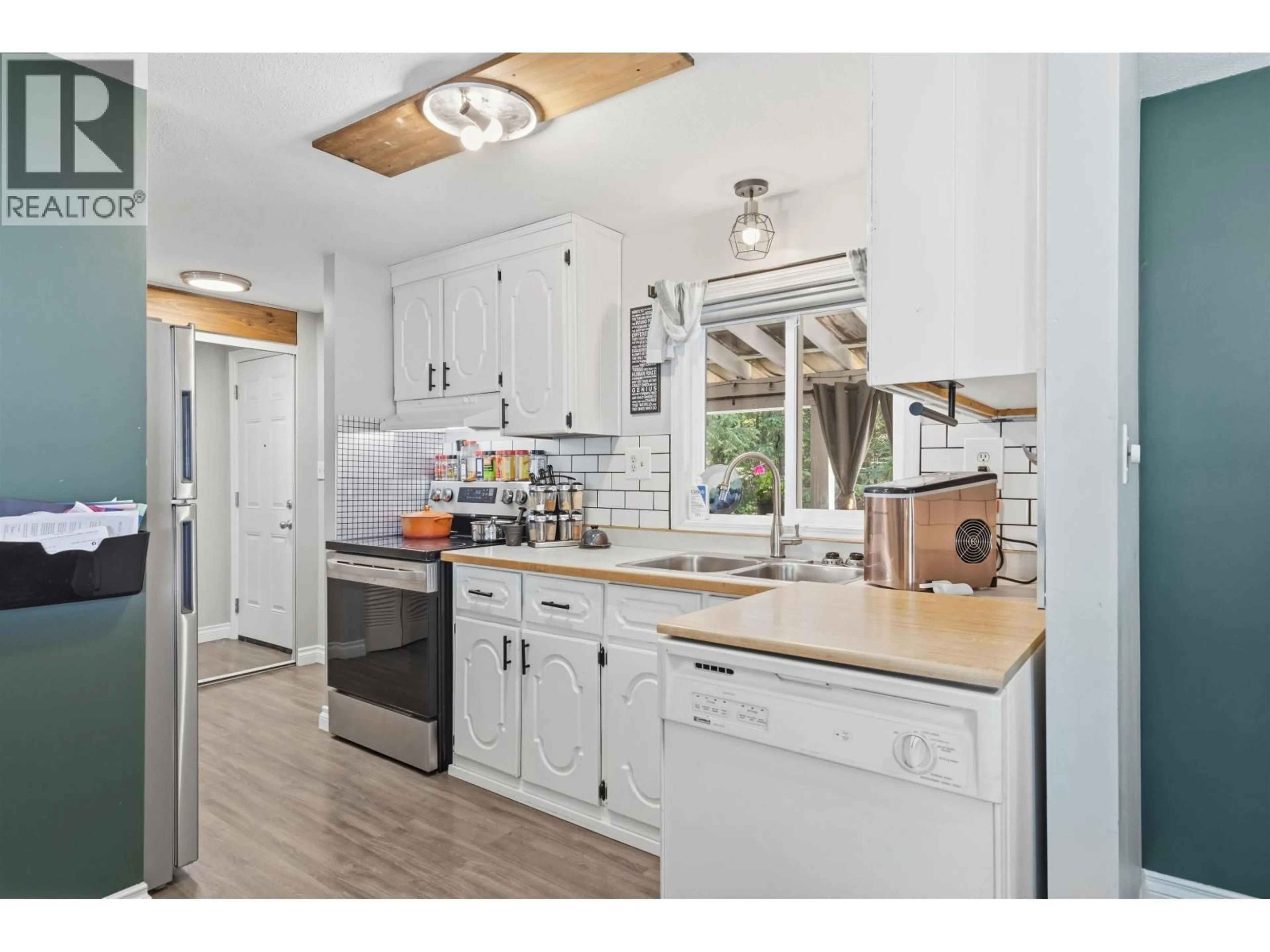 Open concept kitchen, unknown for 2337 HEMLOCK STREET, Terrace British Columbia V8G5B2
