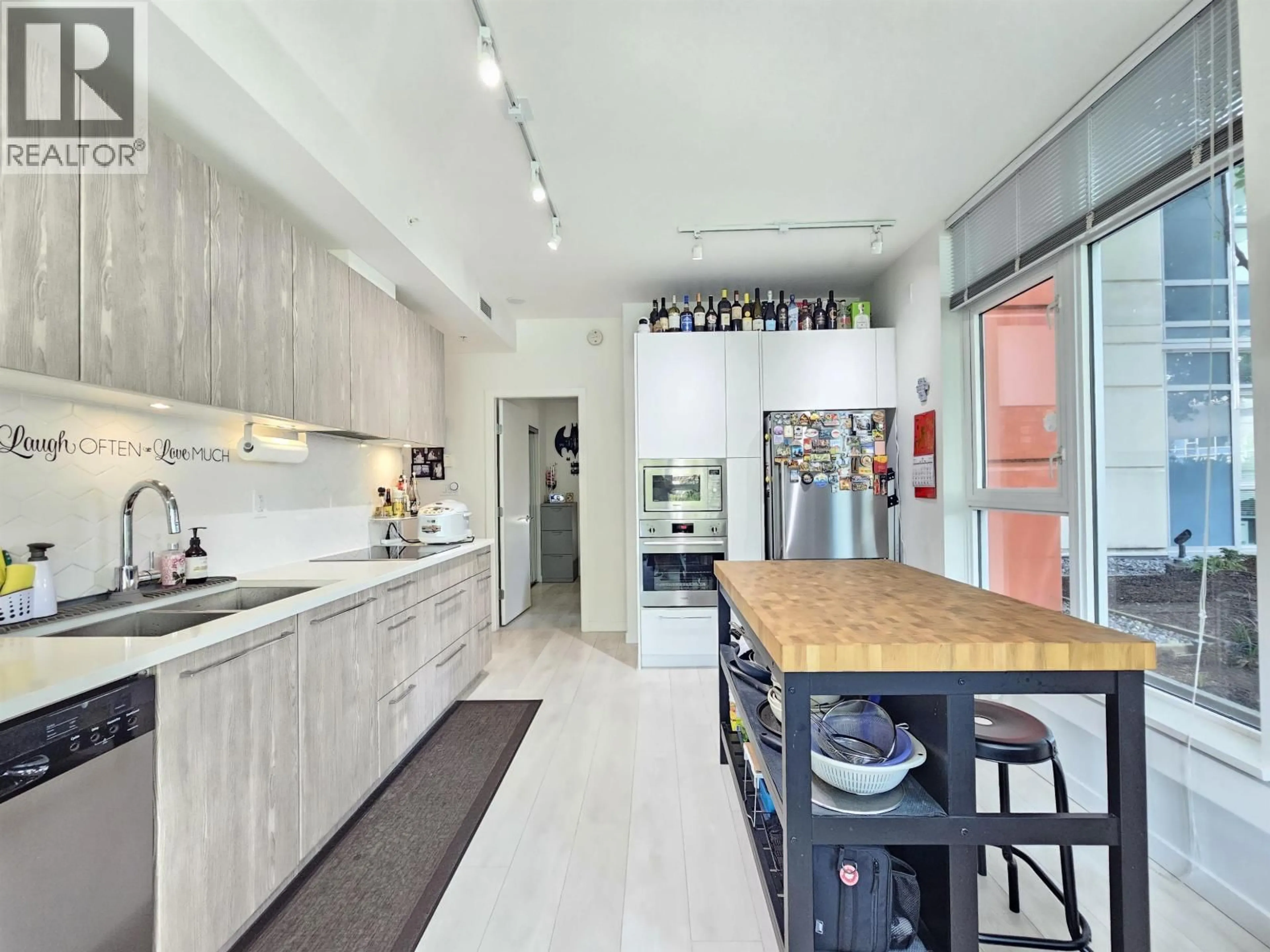 Contemporary kitchen, unknown for 201 - 691 NORTH ROAD, Coquitlam British Columbia V3J0H9