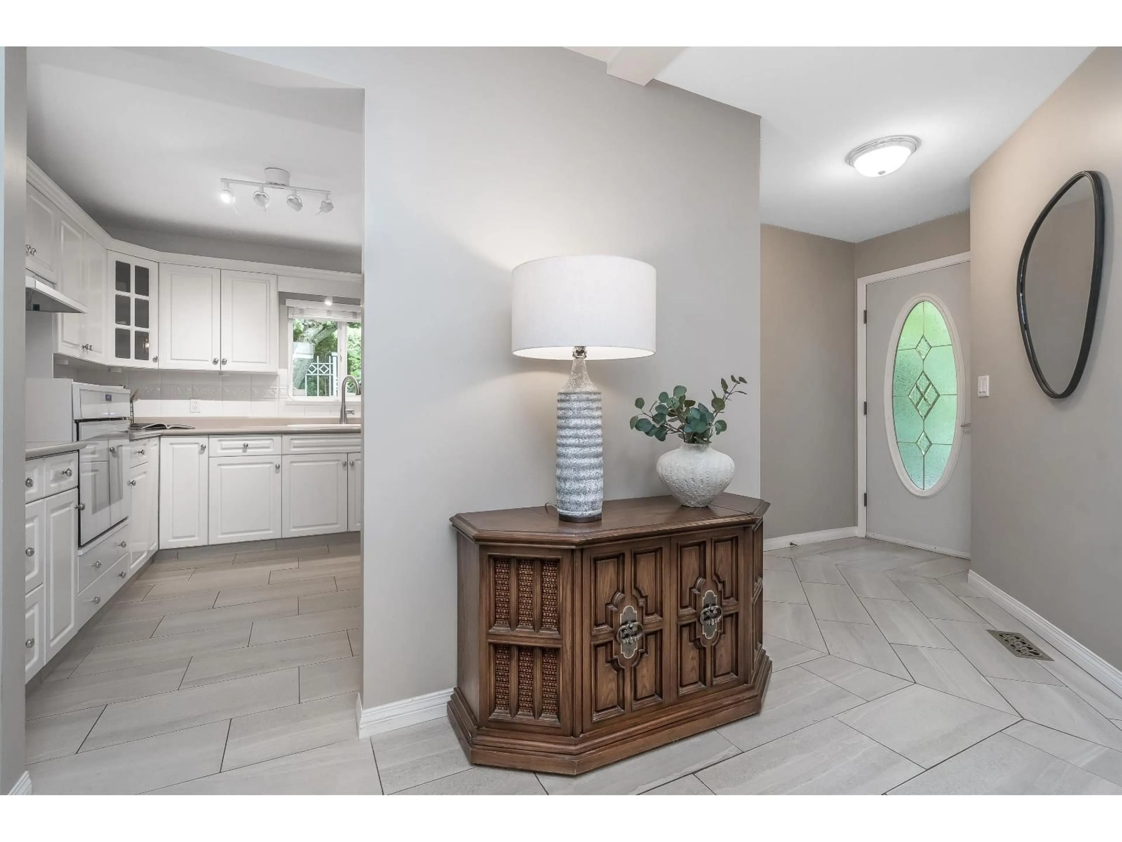 Indoor entryway for 24 - 15099 28 AVENUE, Surrey British Columbia V4P1P3
