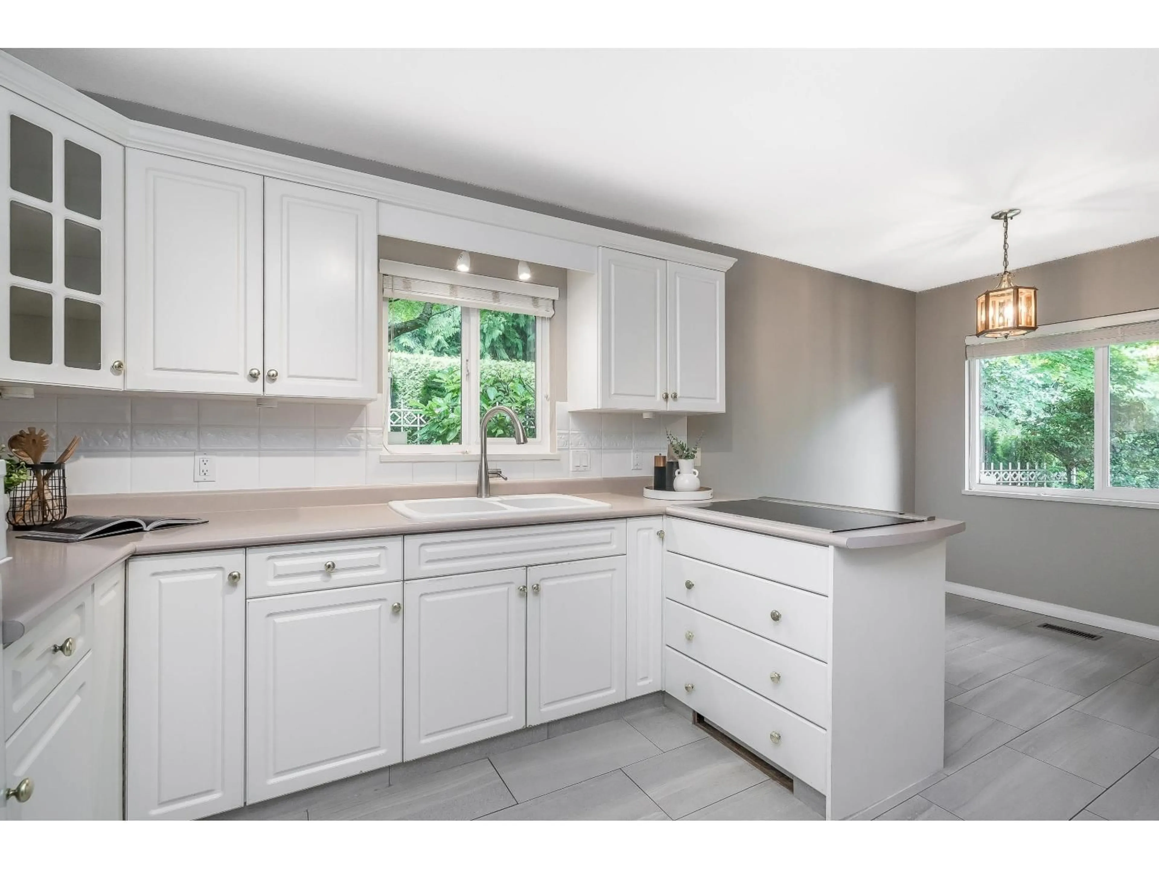Open concept kitchen, ceramic/tile floor for 24 - 15099 28 AVENUE, Surrey British Columbia V4P1P3