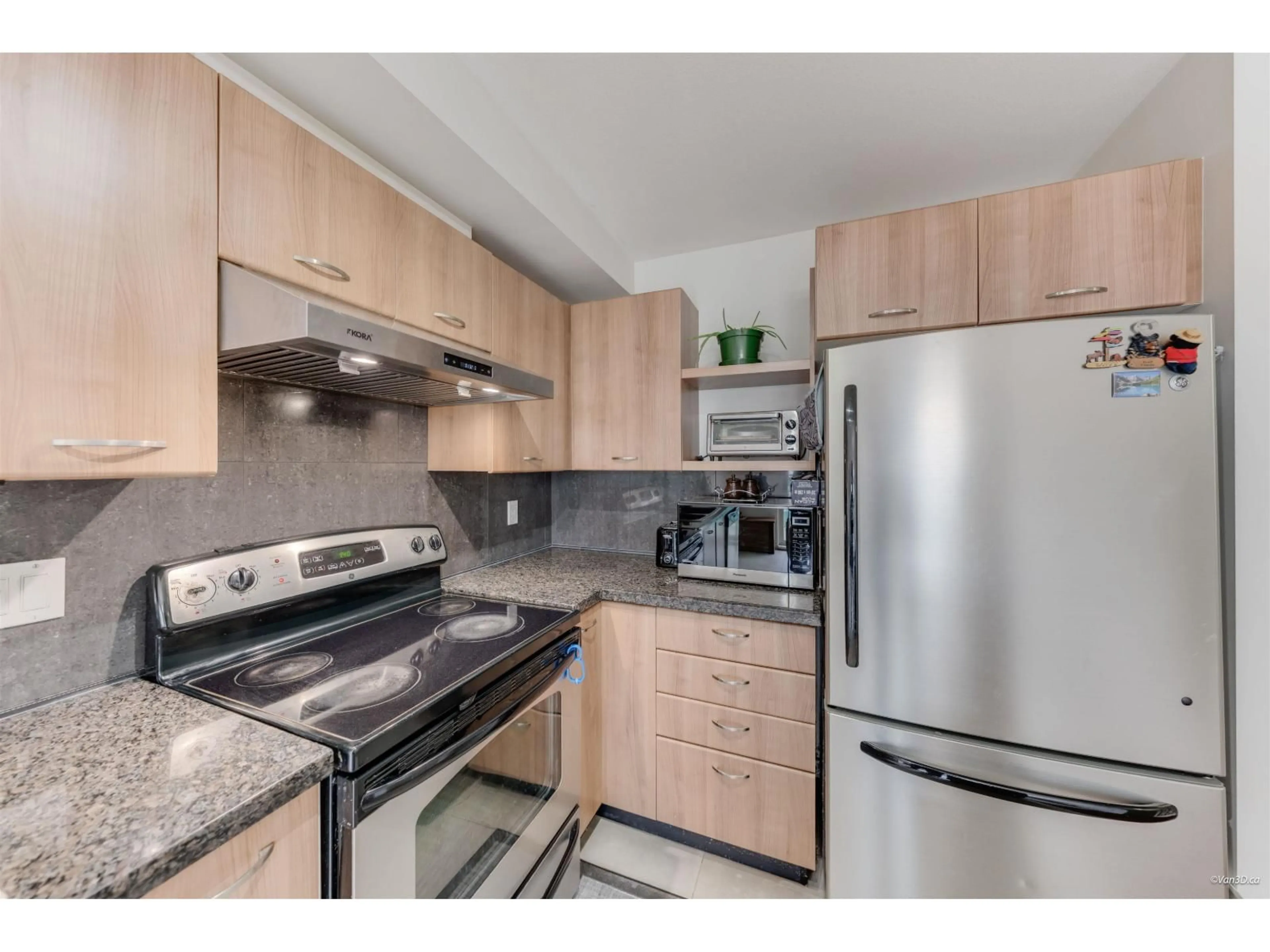 Standard kitchen, unknown for 96 - 6671 121 STREET, Surrey British Columbia V3W1T9