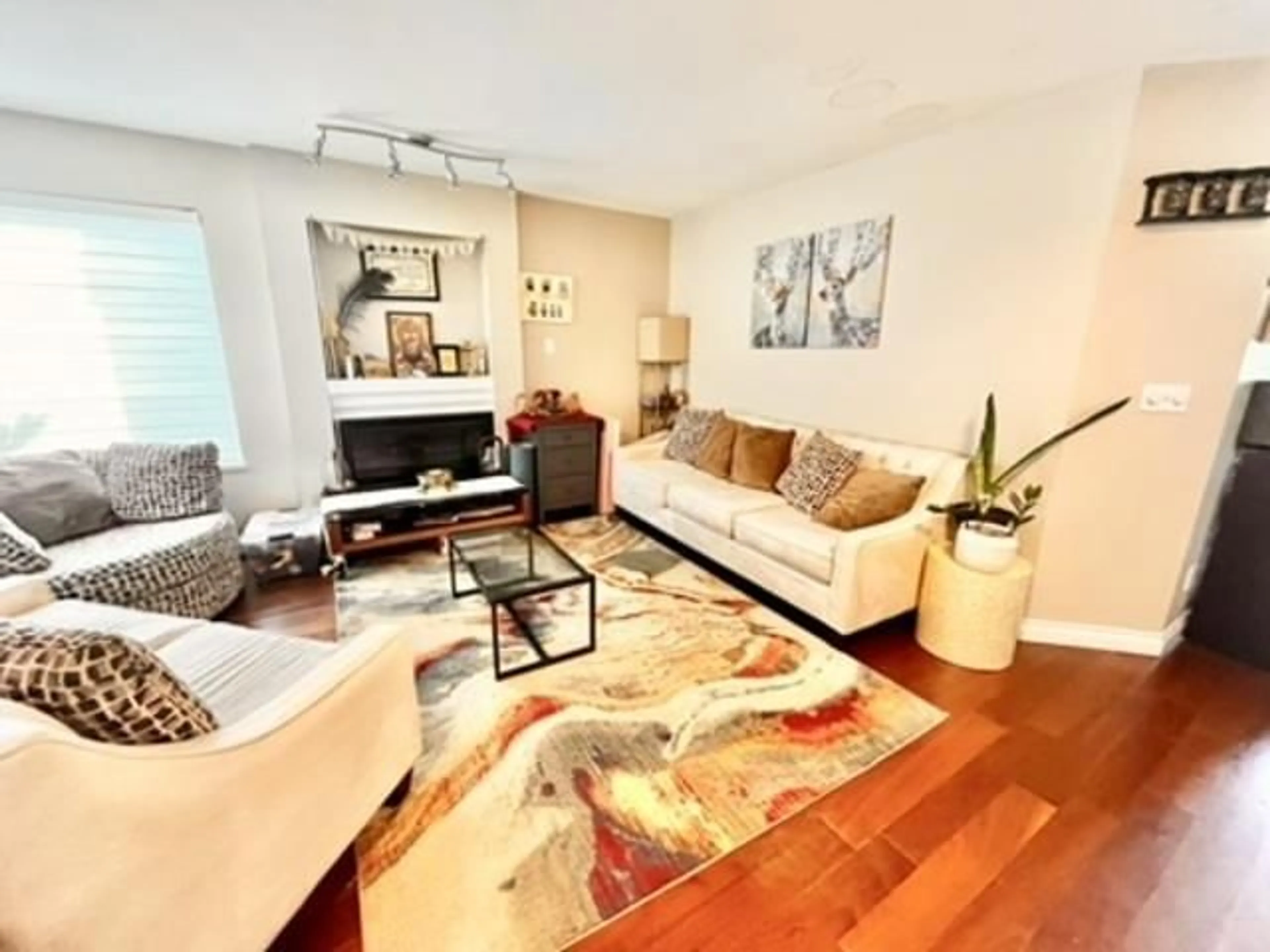 Living room with furniture, unknown for 208 - 13900 HYLAND ROAD, Surrey British Columbia V3W1K4