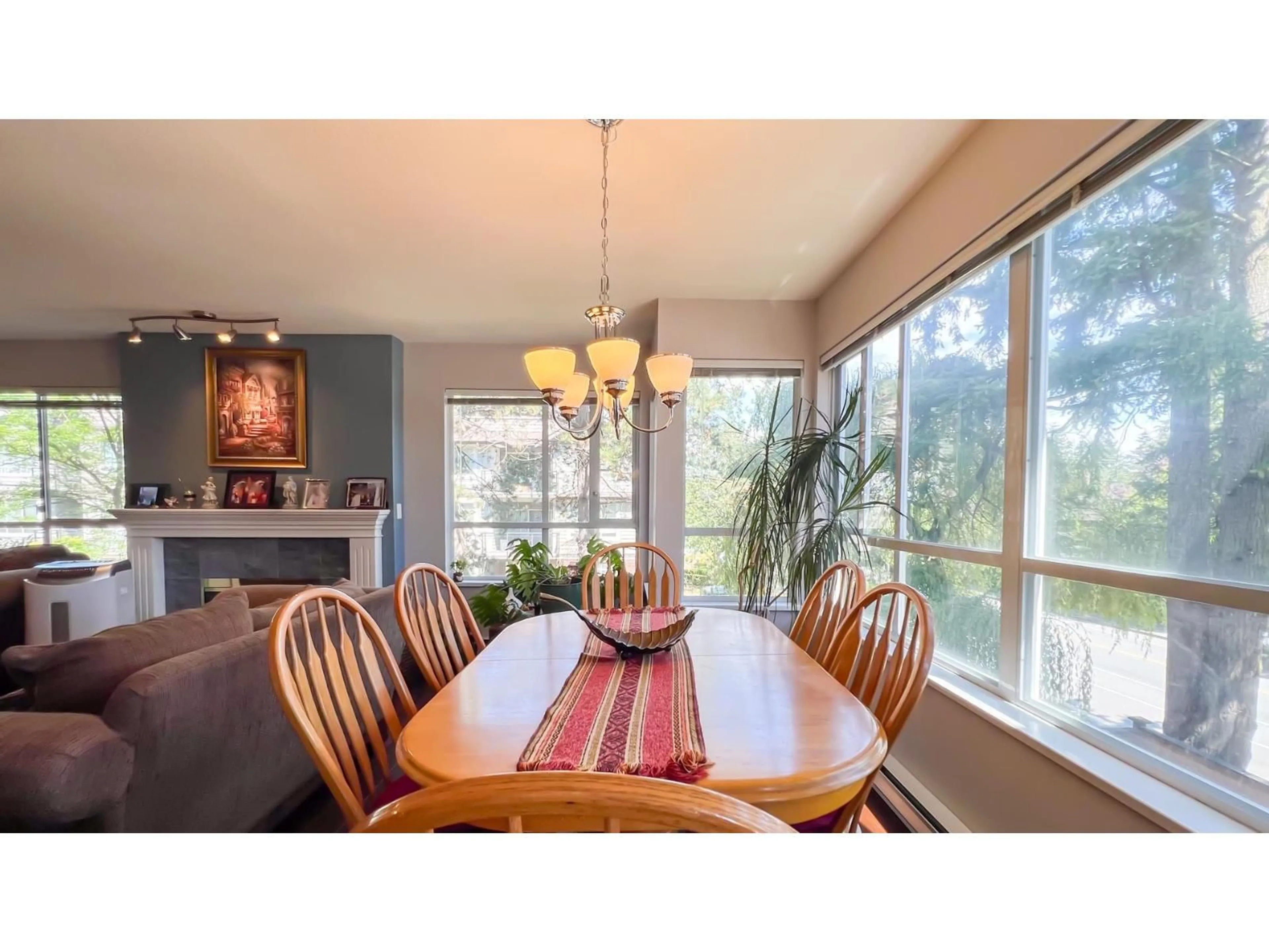 Dining room, wood/laminate floor for 202 - 15375 17 AVENUE, Surrey British Columbia V4A1T8