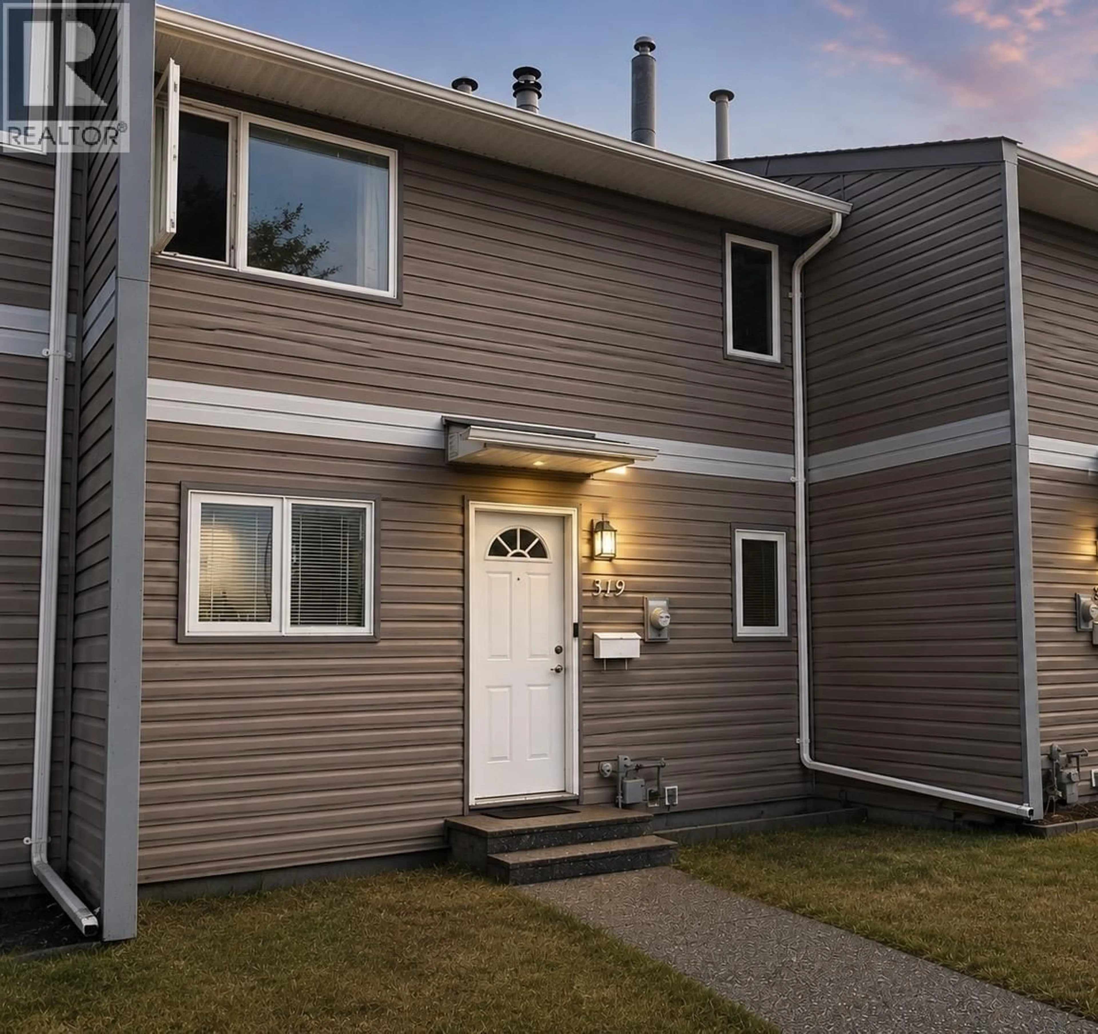 Home with vinyl exterior material, street for 319 - 2550 OSPIKA BOULEVARD, Prince George British Columbia V2N3T2
