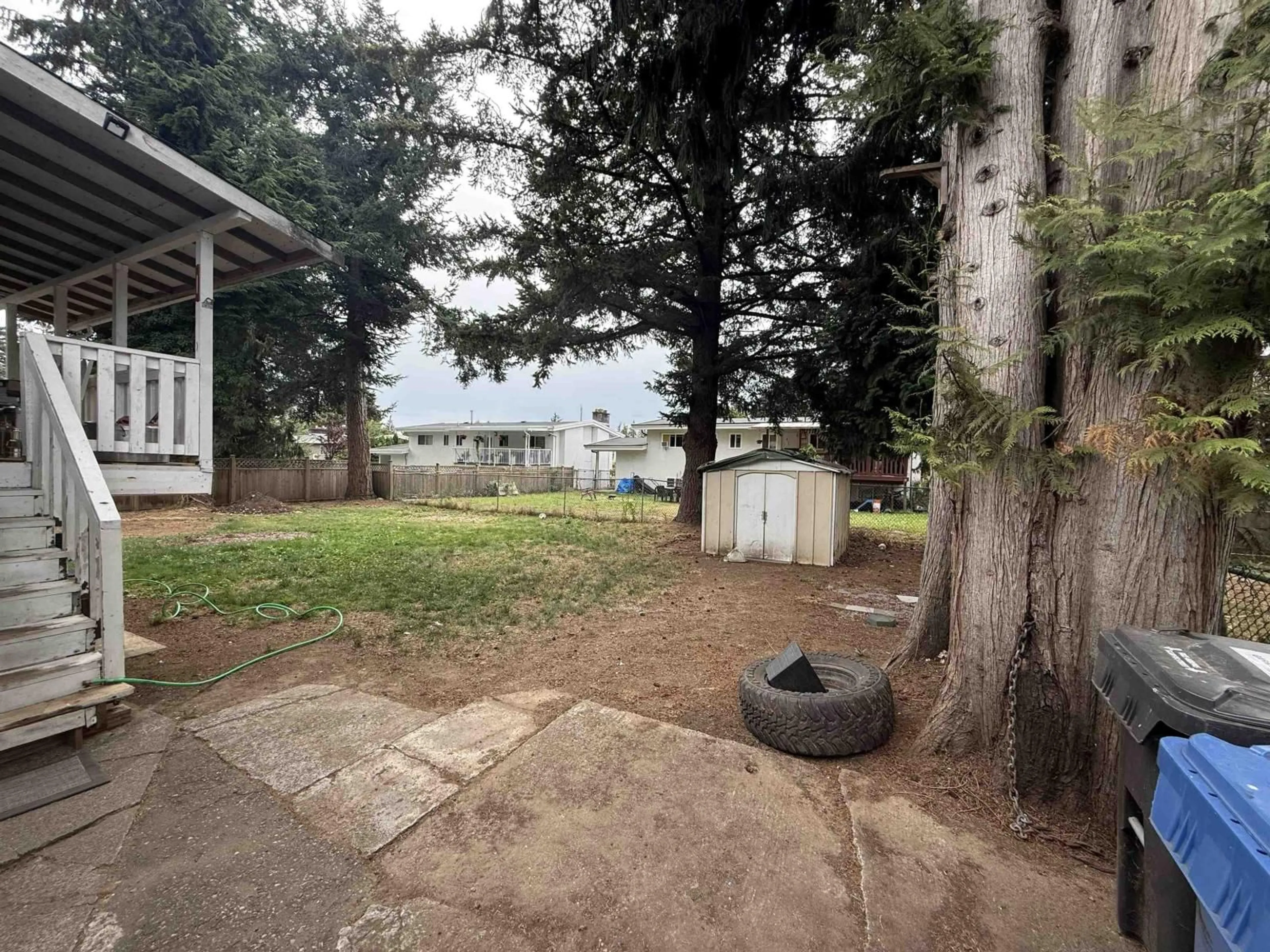 A pic from outside/outdoor area/front of a property/back of a property/a pic from drone, water/lake/river/ocean view for 2083 LYNDEN STREET, Abbotsford British Columbia V2T3B6