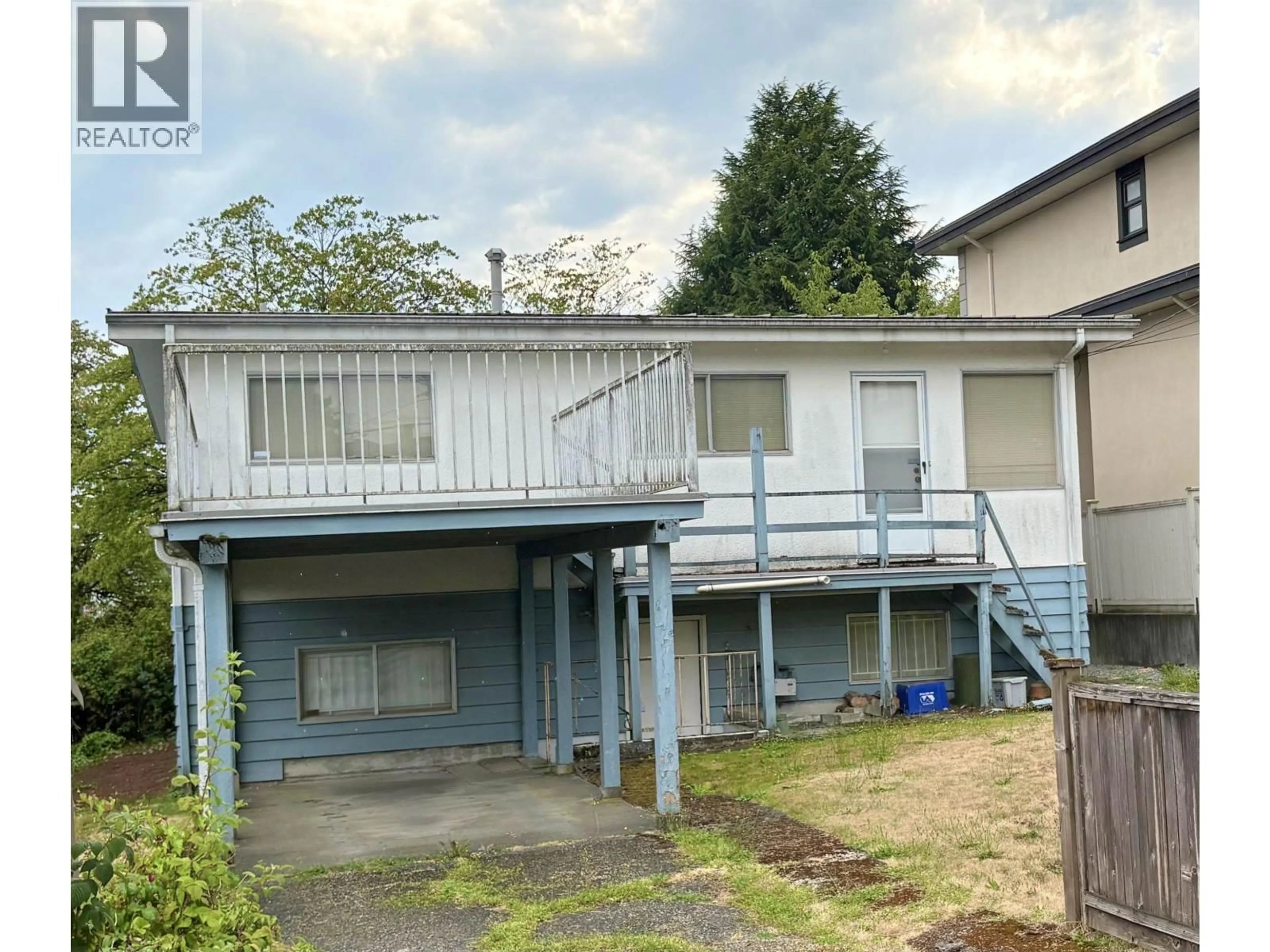 A pic from outside/outdoor area/front of a property/back of a property/a pic from drone, street for 2635 BOBOLINK AVENUE, Vancouver British Columbia V5S2G1