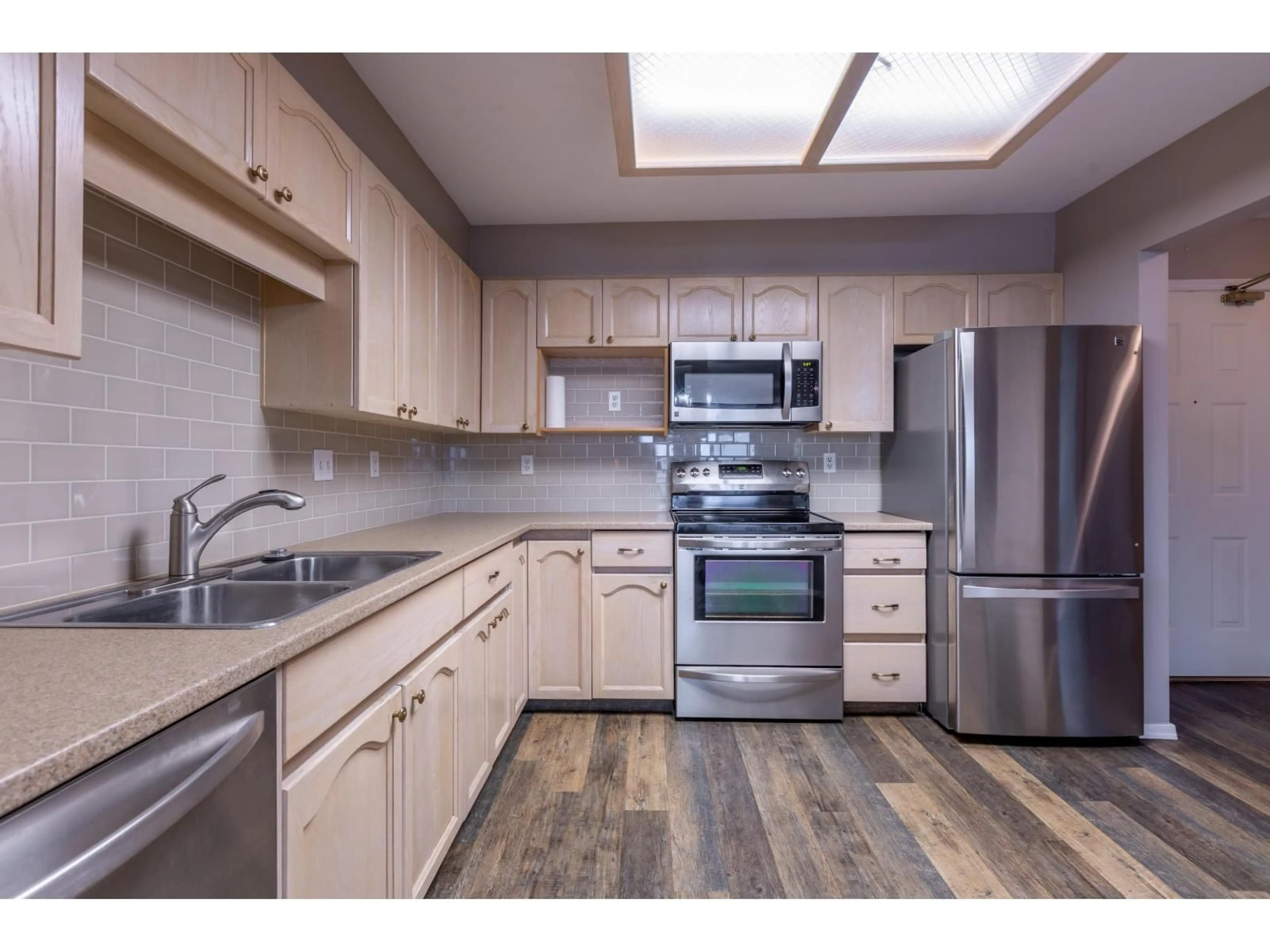 Standard kitchen, wood/laminate floor for 205 - 2491 GLADWIN ROAD, Abbotsford British Columbia V2T2N8