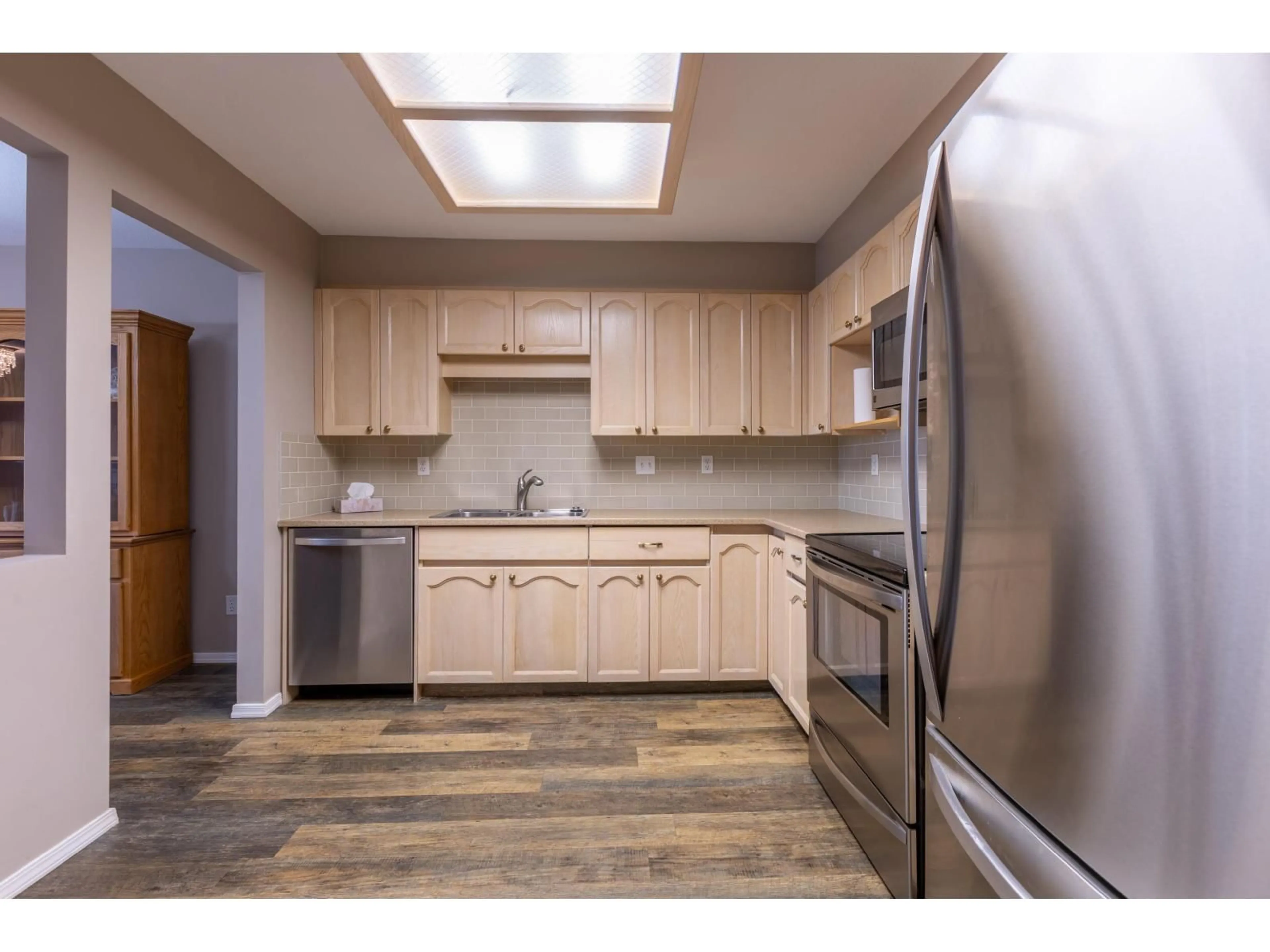 Standard kitchen, wood/laminate floor for 205 - 2491 GLADWIN ROAD, Abbotsford British Columbia V2T2N8