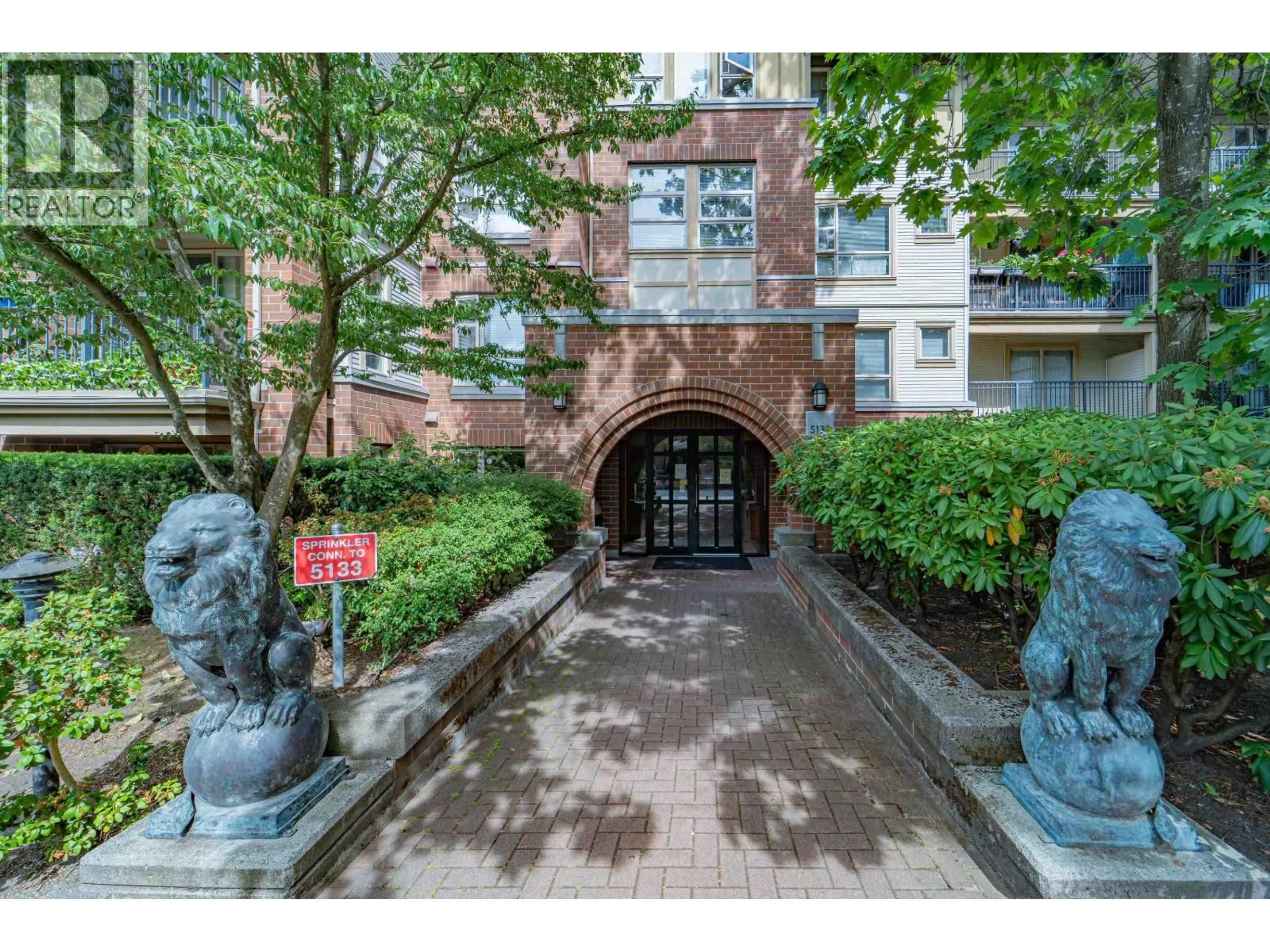 Indoor foyer for 1104 - 5133 GARDEN CITY ROAD, Richmond British Columbia V6X4H9