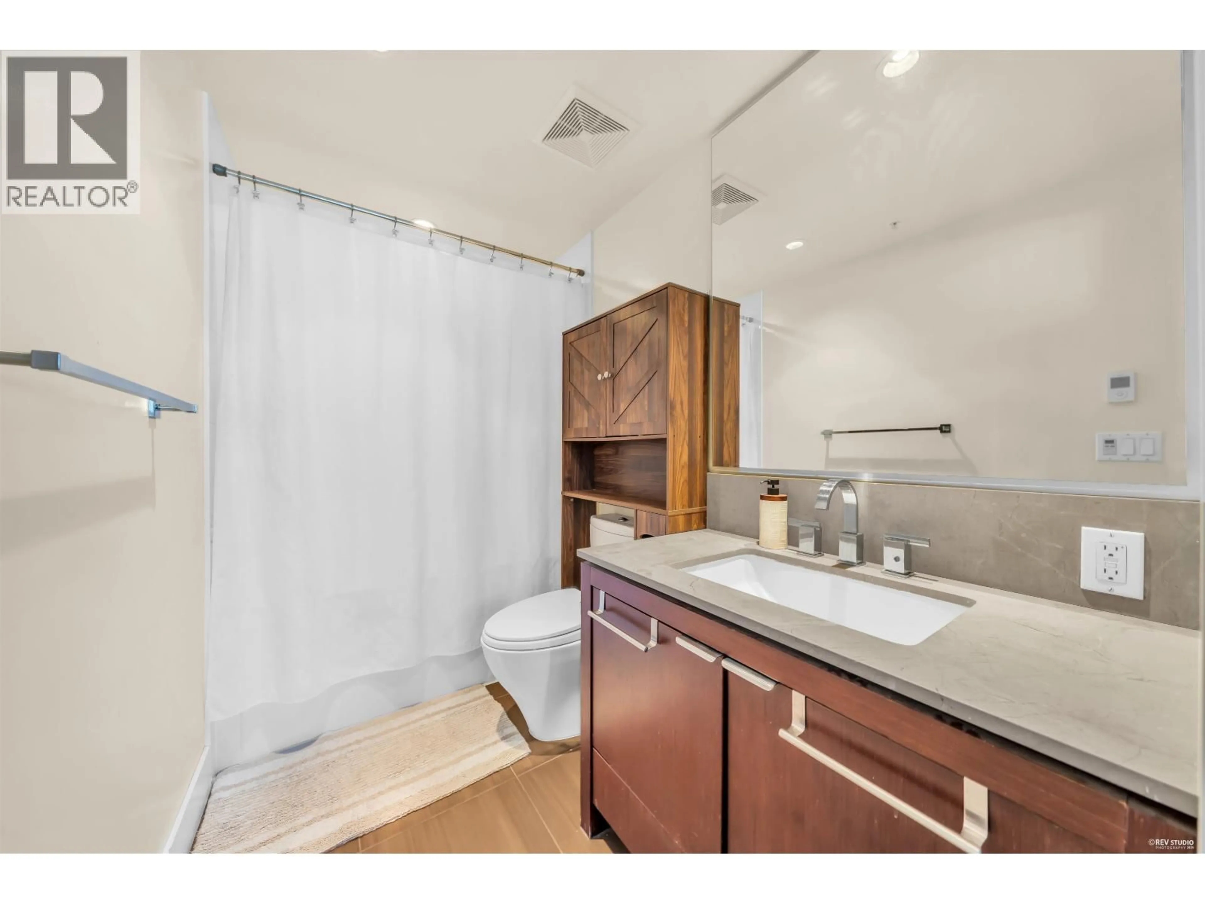 Standard bathroom, ceramic/tile floor for 1301 - 158 13 STREET, North Vancouver British Columbia V7M0A7