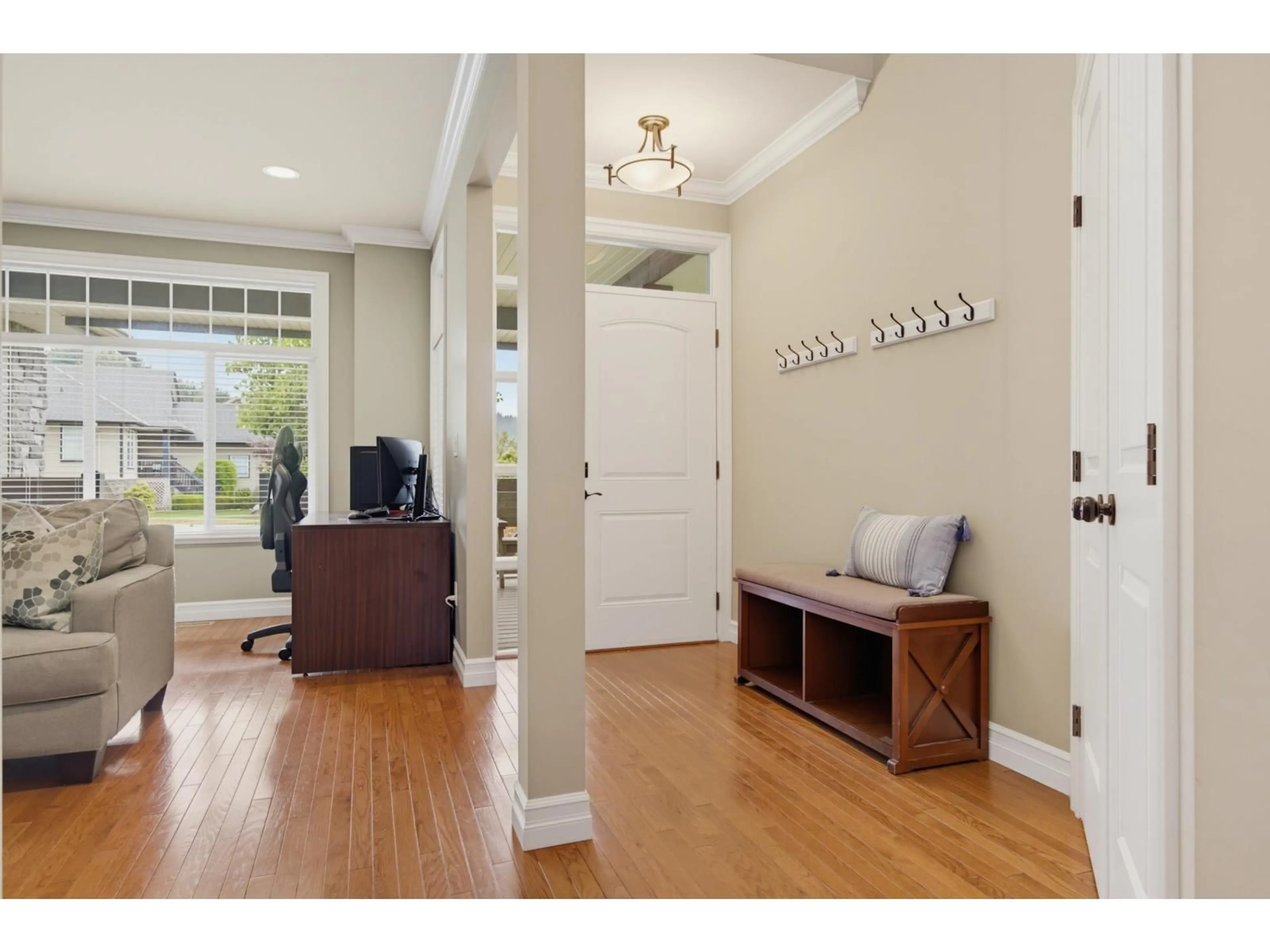 Indoor entryway for 35480 MCKINLEY DRIVE, Abbotsford British Columbia V3G0A1