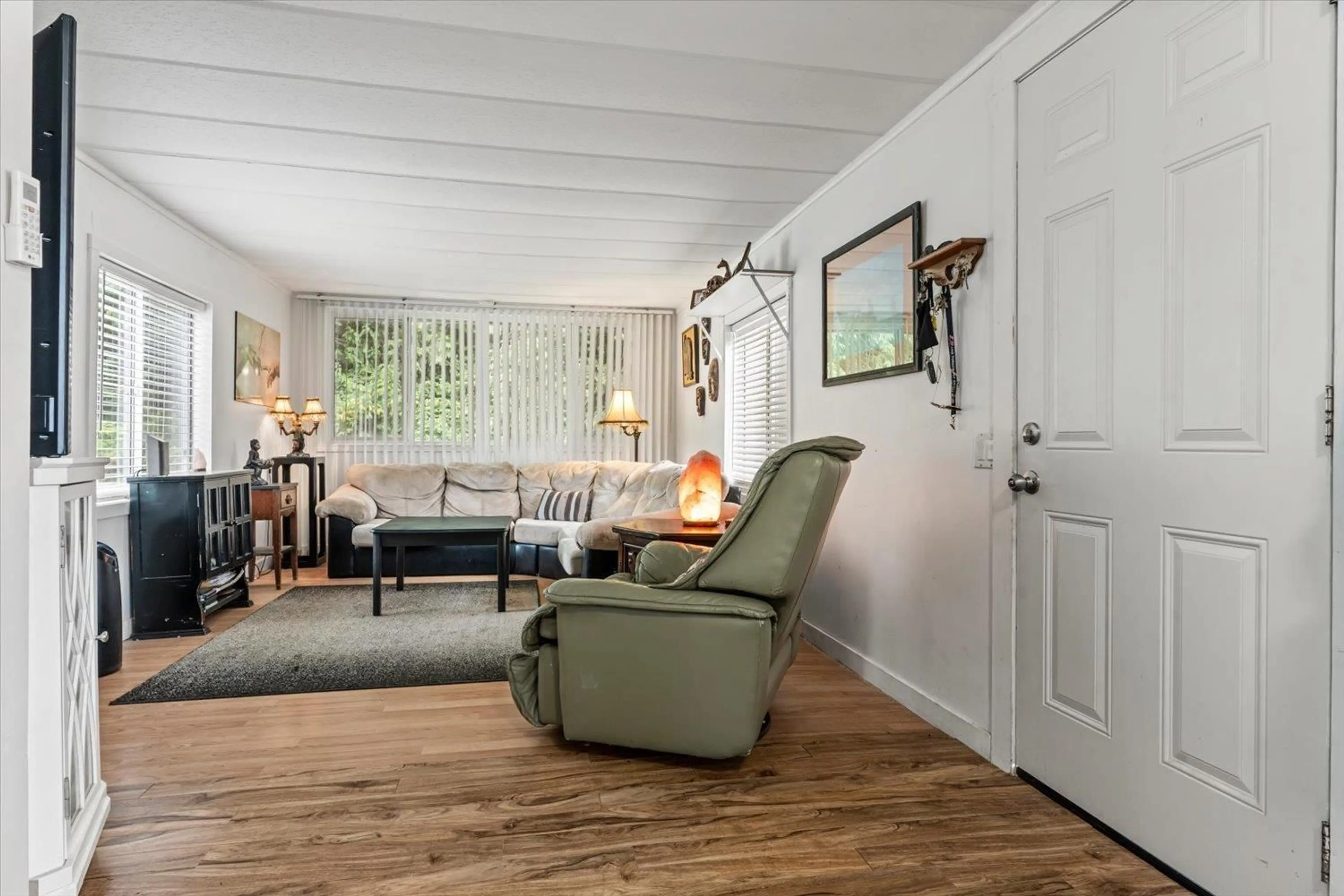 Living room with furniture, wood/laminate floor for 41 - 3942 COLUMBIA VALLEY ROAD, Chilliwack British Columbia V2R5B2