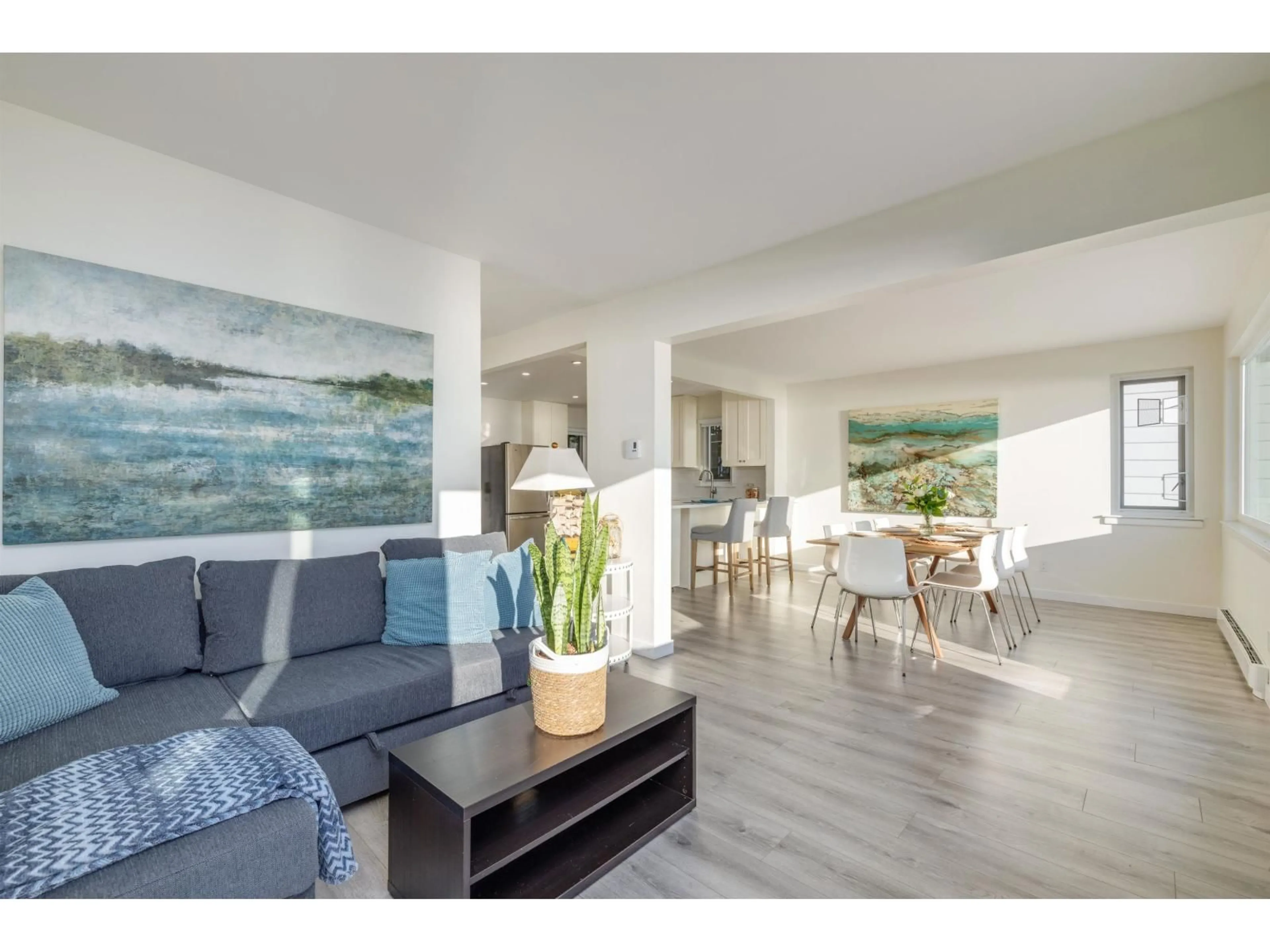Living room with furniture, unknown for 15152 VICTORIA AVENUE, White Rock British Columbia V4B1G3