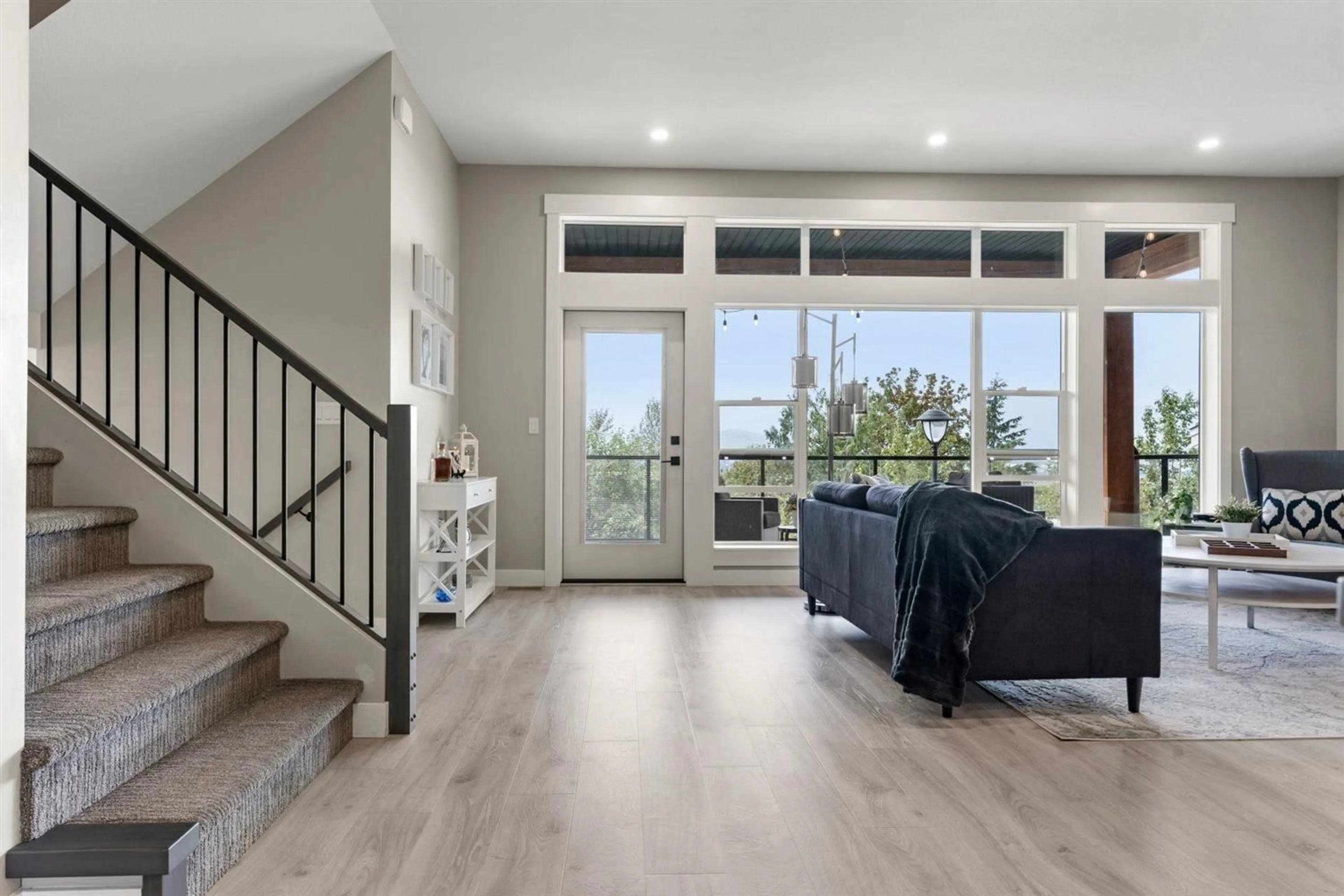 Indoor entryway for 4 - 6262 REXFORD DRIVE, Chilliwack British Columbia V2R6B4
