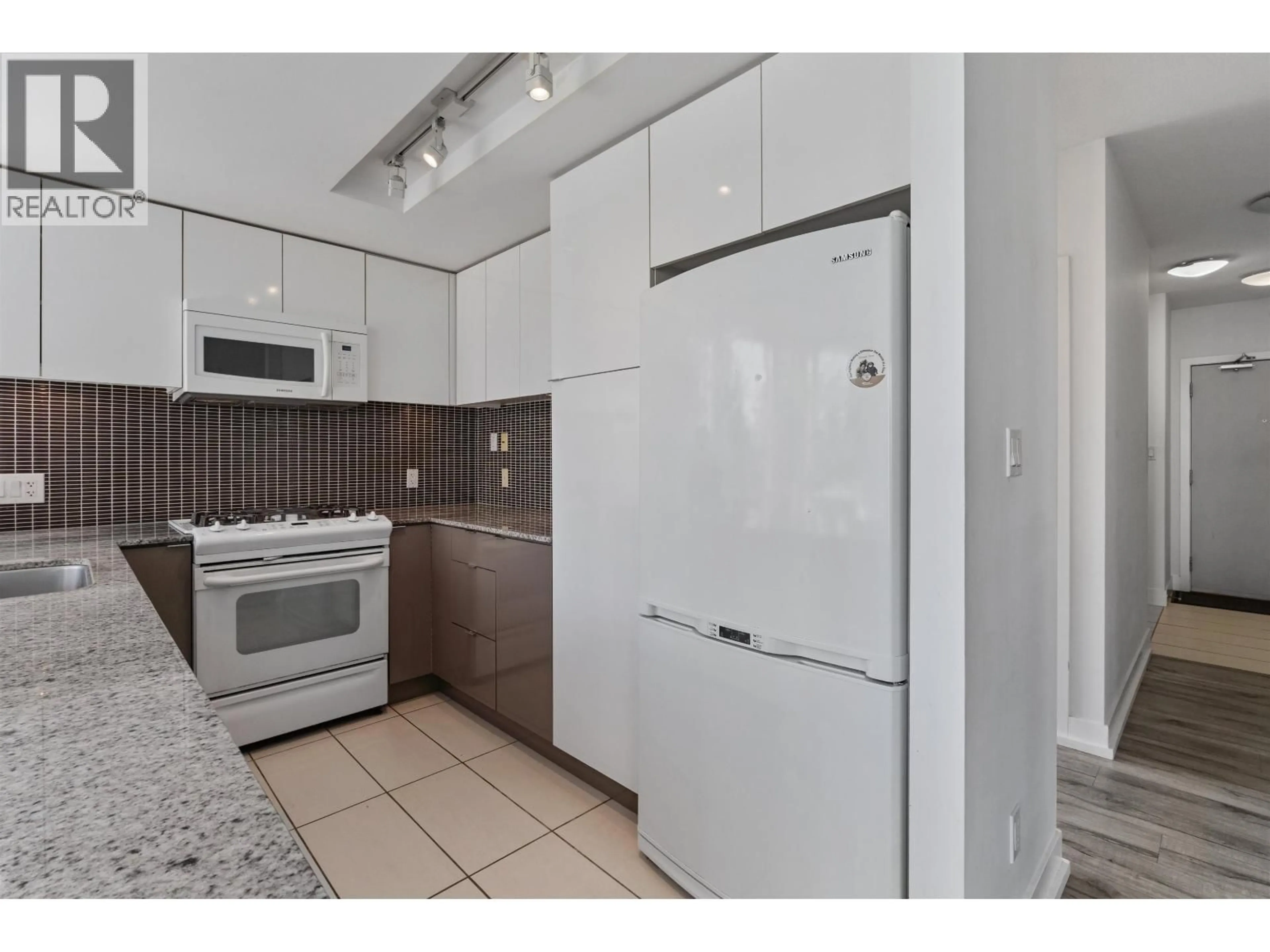 Standard kitchen, unknown for 302 - 4808 HAZEL STREET, Burnaby British Columbia V5H0A2